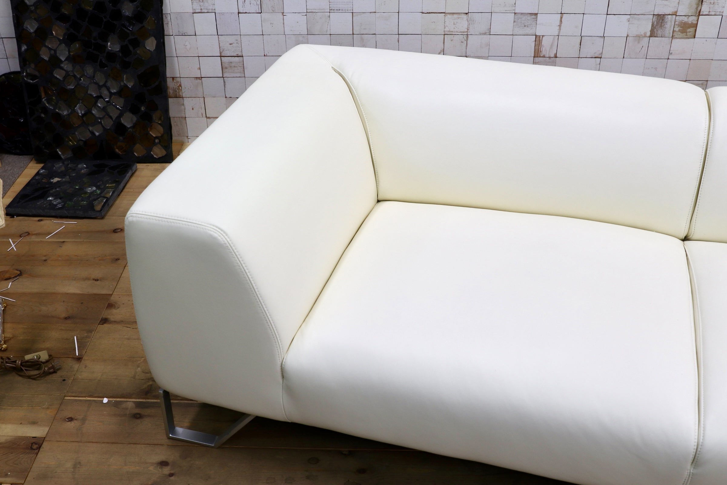 GMJK90○本革 ホワイトレザー 2人掛けソファ ラブソファ ラグジュアリーモダン ホテルライク 約50万 展示品 検）arflex b&b italia cassina