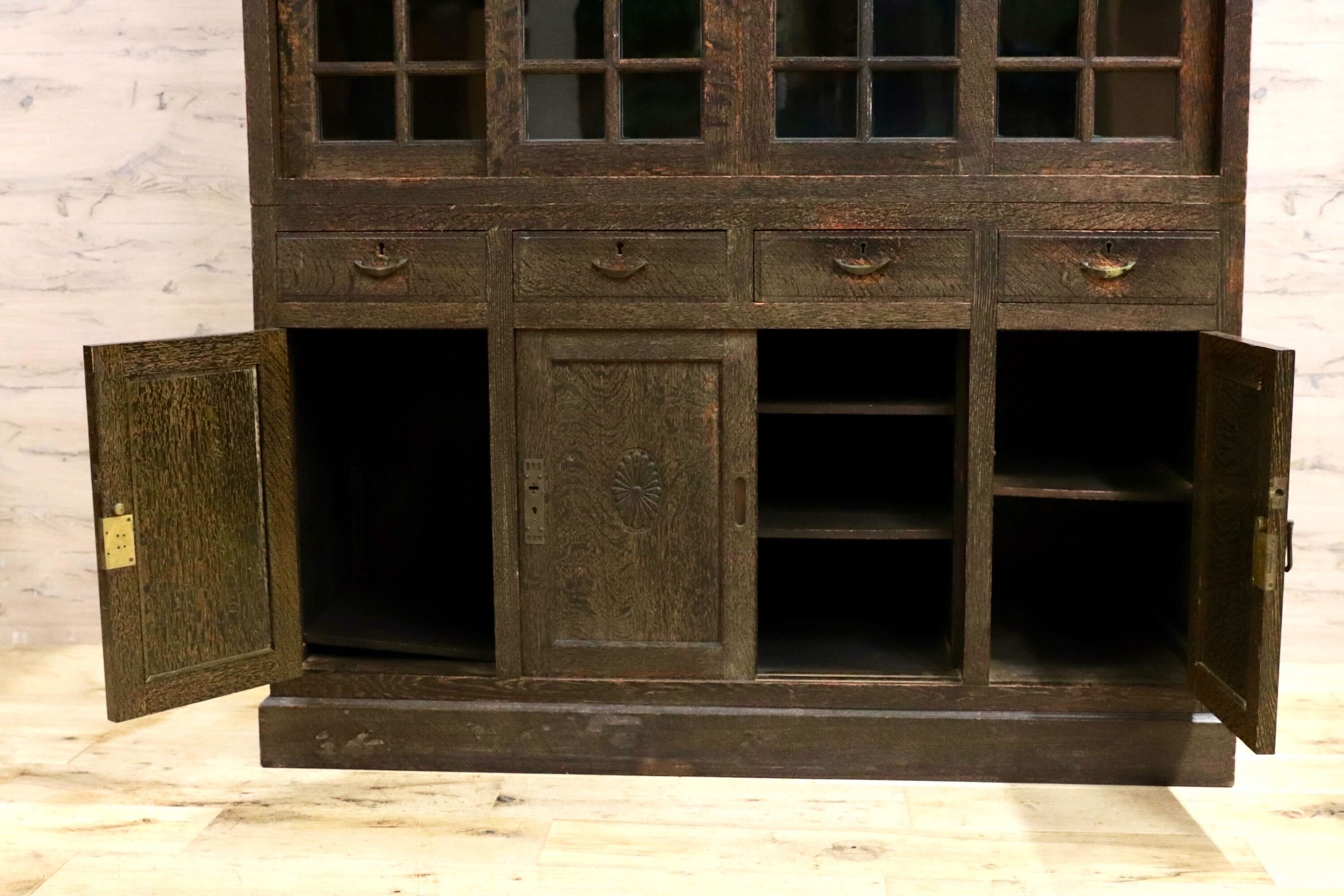 GMIS425○超稀少 三越家具 十六八重表菊 明治〜昭和初期 食器棚 キャビネット 飾り棚 楢材 和製アンティーク 水屋棚 和家具 ヴィンテージ