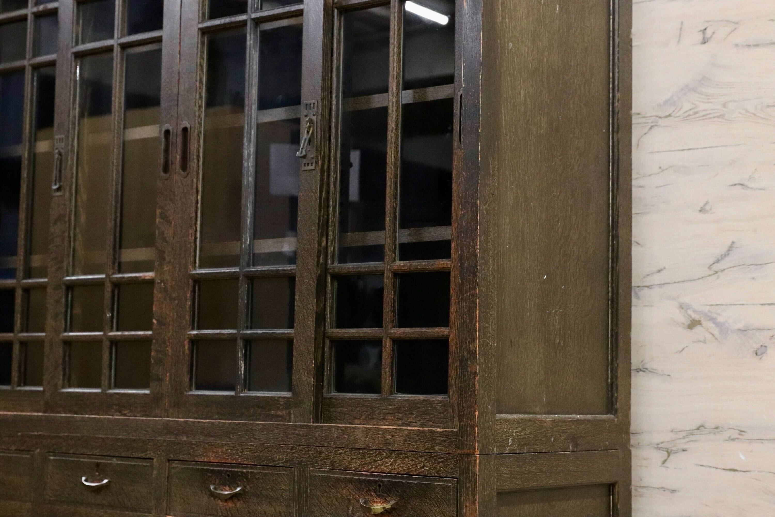 GMIS425○超稀少 三越家具 十六八重表菊 明治〜昭和初期 食器棚 キャビネット 飾り棚 楢材 和製アンティーク 水屋棚 和家具 ヴィンテージ