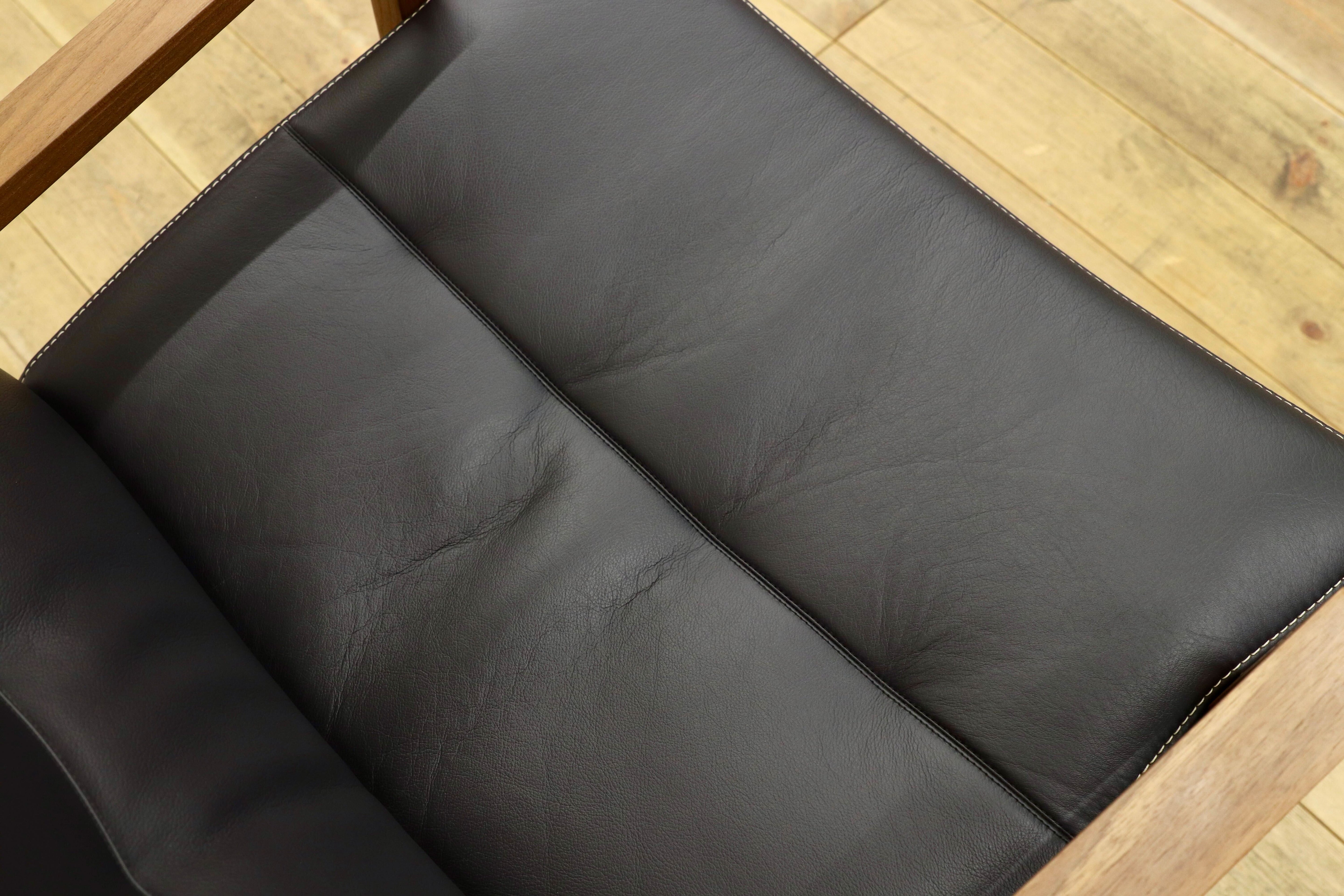 GMIS426B○karimoku / カリモク ZU16 1人掛けソファ シングルソファ アームチェア ウォールナット 本革 レザー ネイビー色 定価約16.7万