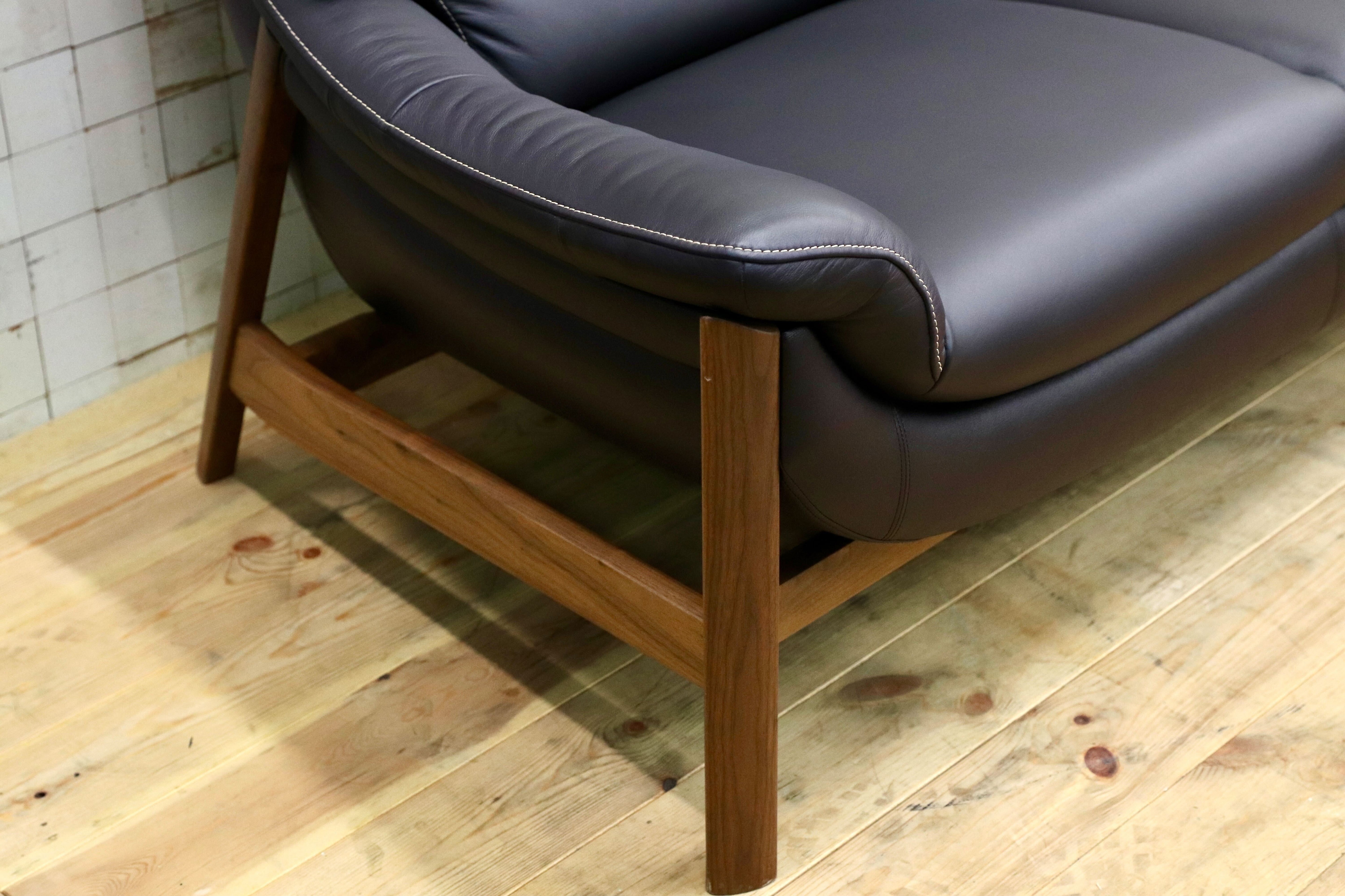 GMIS426C○karimoku / カリモク ZU62 3人掛けソファ トリプルソファ 本革 レザー ネイビー色 ウォールナットフレーム 長椅子 定価約44.7万