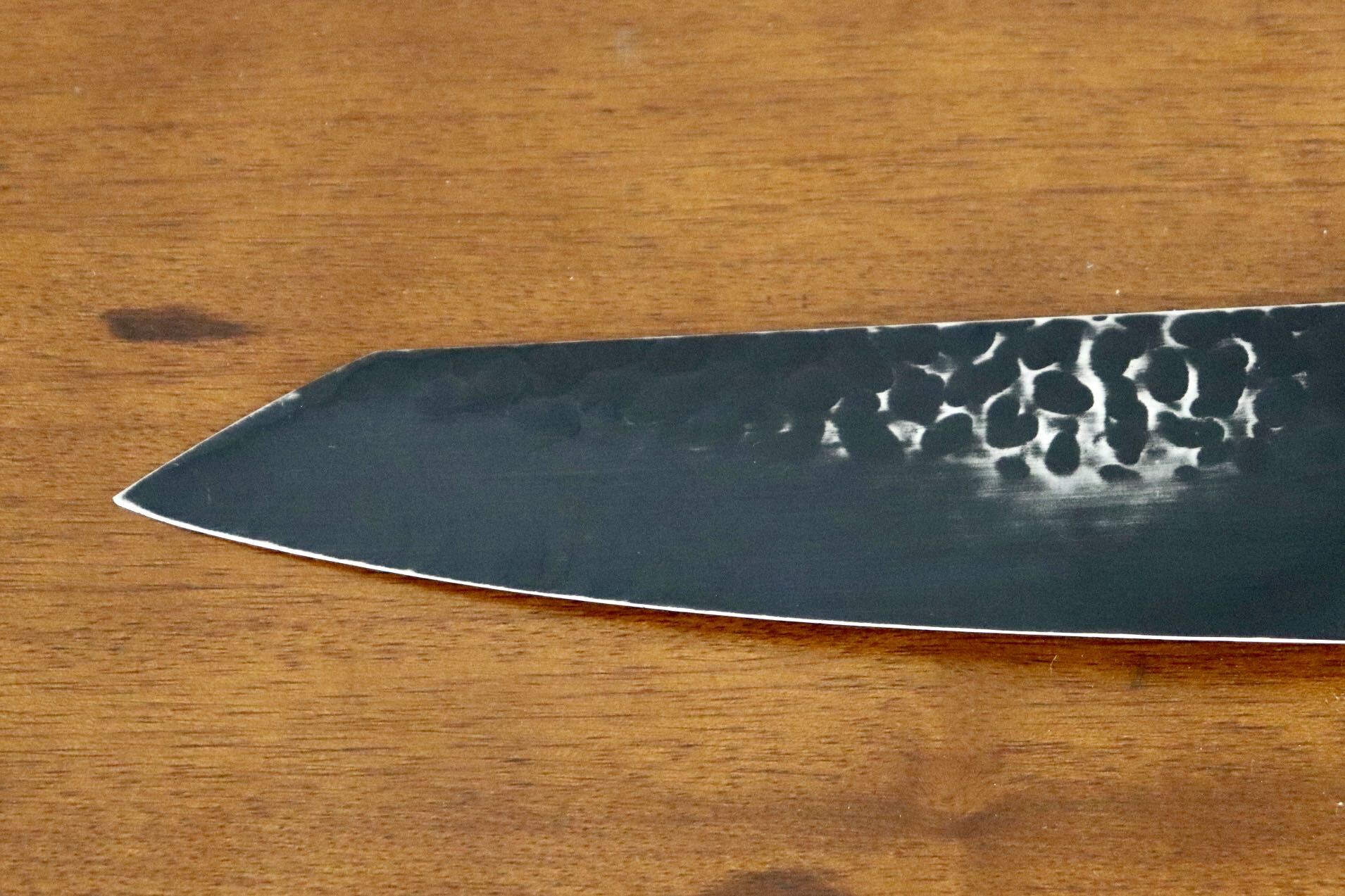 GMJH327B〇堺孝行【600年の継承技術！プロの料理人が愛用】 朗黒 和 三徳包丁 170mm 漆柄 斜尻型 艶無 [日本製] 黒刀 万能包丁