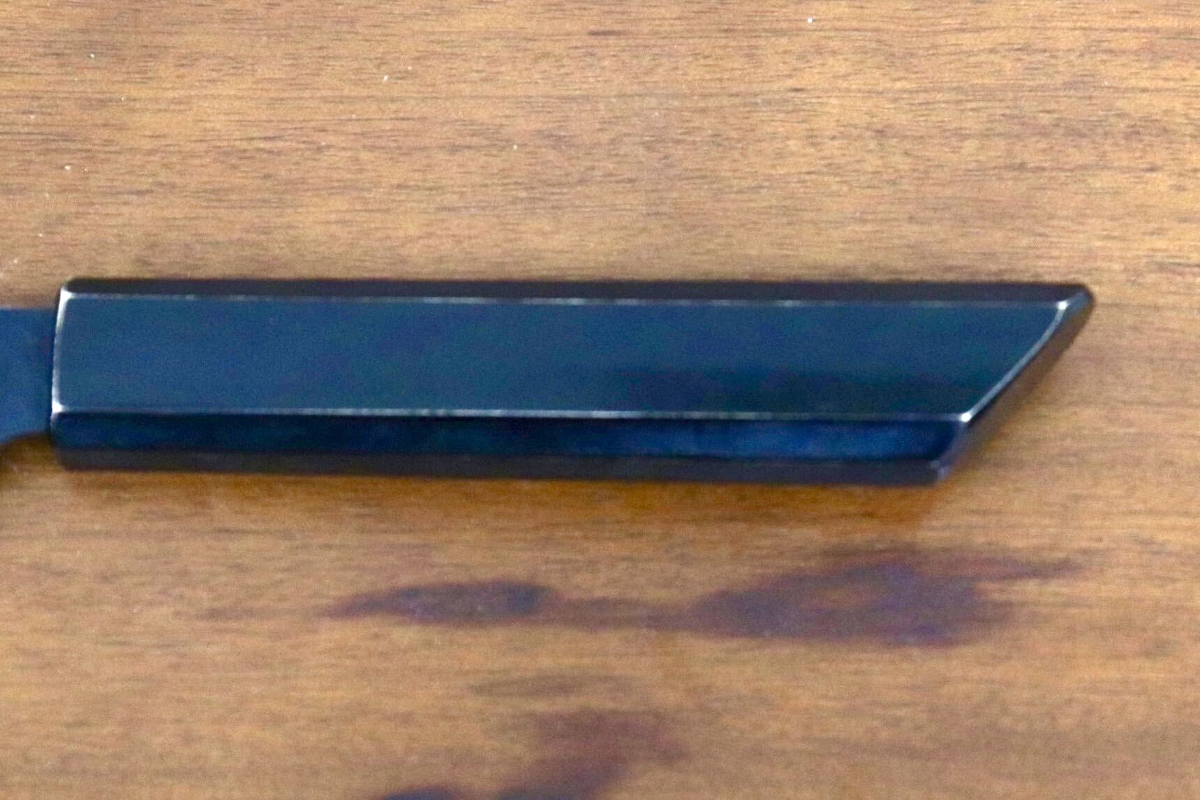 GMJH327B〇堺孝行【600年の継承技術！プロの料理人が愛用】 朗黒 和 三徳包丁 170mm 漆柄 斜尻型 艶無 [日本製] 黒刀 万能包丁