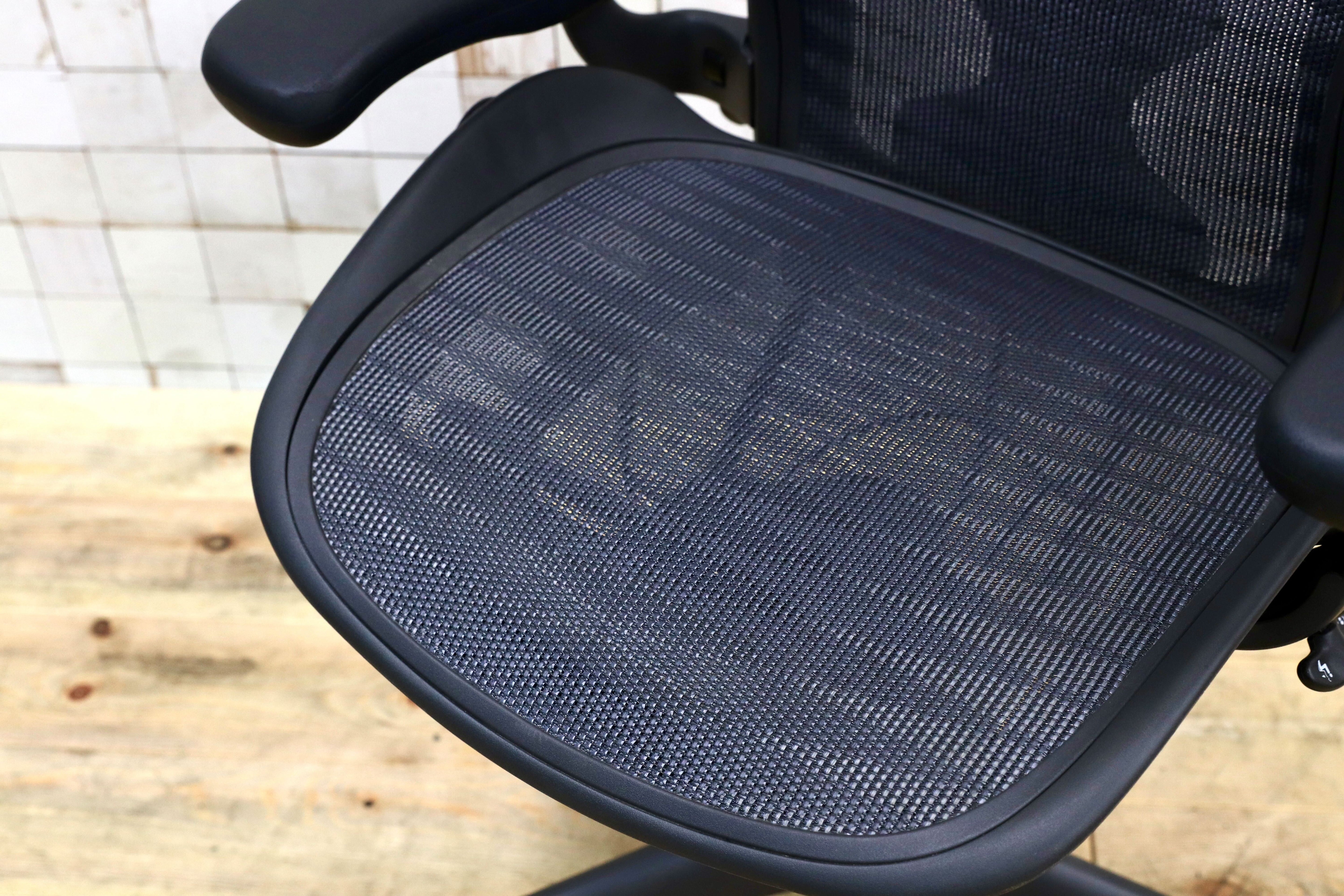 GMIK357○Herman Miller / ハーマンミラー アーロンチェア クラシック Bサイズ オフィスチェア デスクチェア ワークチェア 16年製