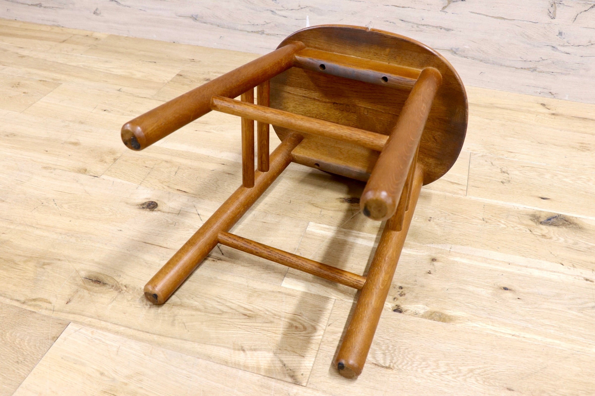 GMJH235C○karimoku / カリモク スツール 椅子 ヴィンテージ 飾り台 花台 レトロ ヴィンテージ 木製 国産家具