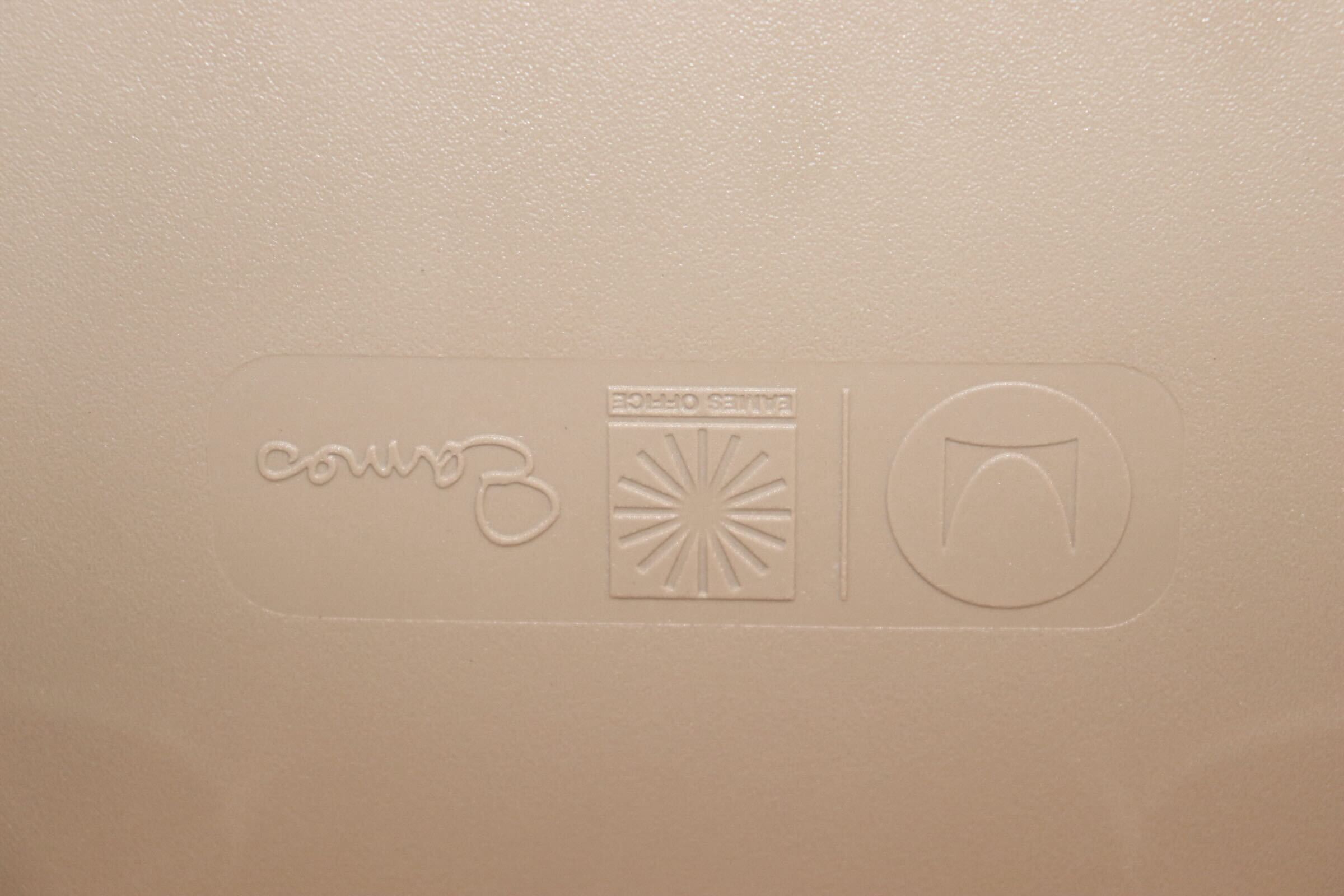 GMIK702○HermanMiller / ハーマンミラー イームズプラスチックチェア サイドシェルチェア ベージュ 定価約5.3万 展示品