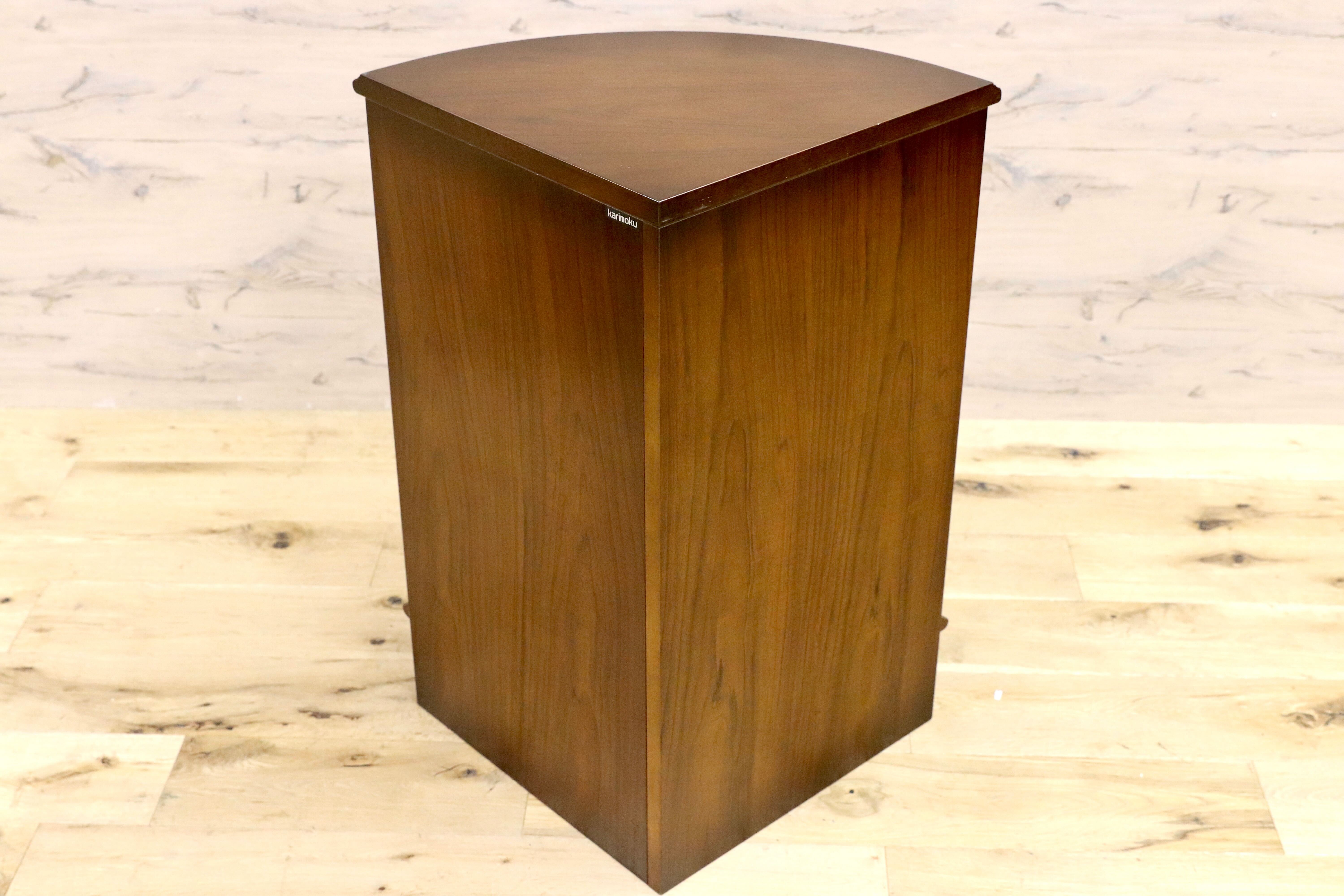 カリモク　ヴィンテージ コロニアル コーナーキャビネット ガラス扉 COLONIAL（カリモク家具） カリモク コーナーボード