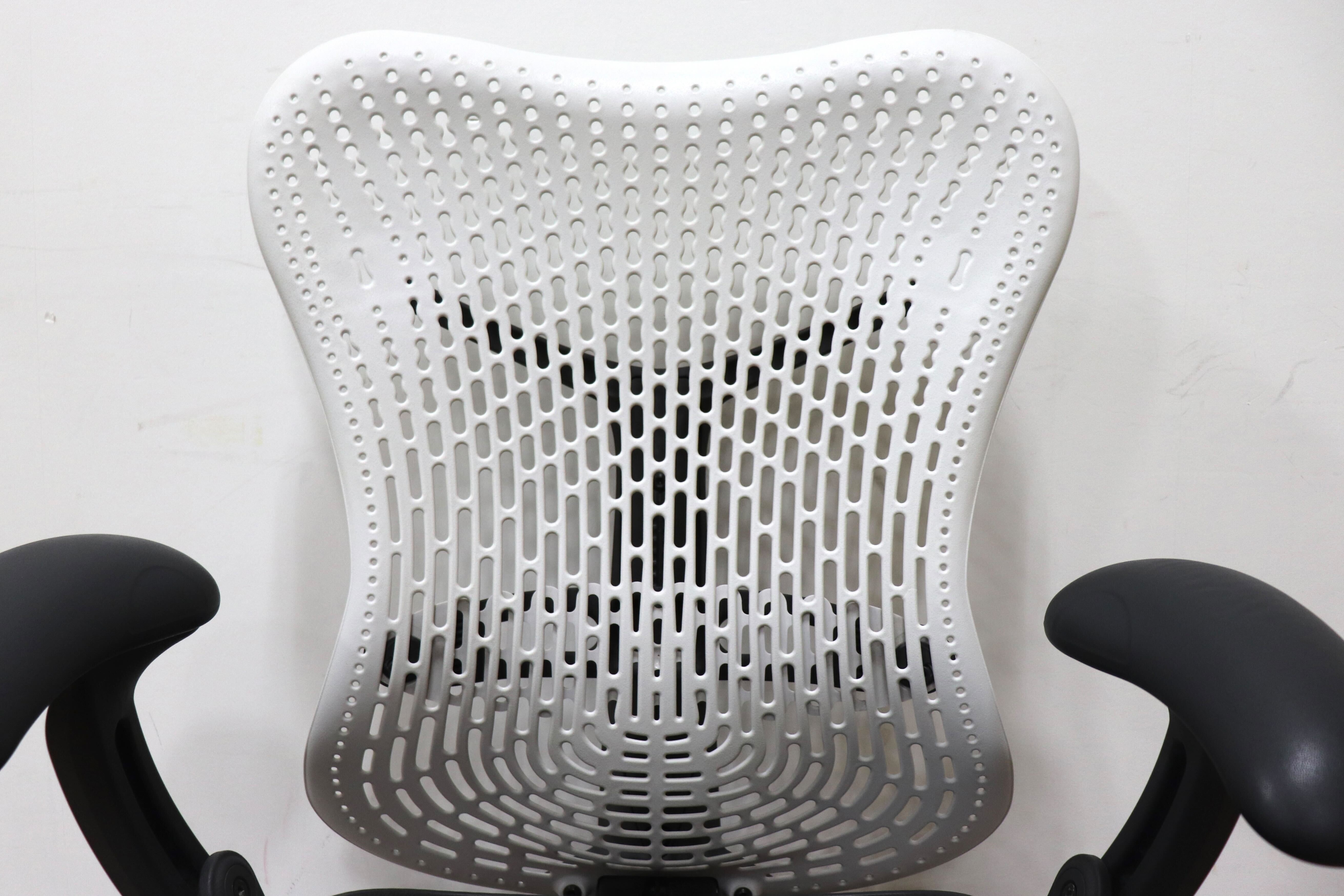 GMHK142○Herman Miller / ハーマンミラー Mirra Chair ミラチェア グラファイト デスクチェア オフィスチェ