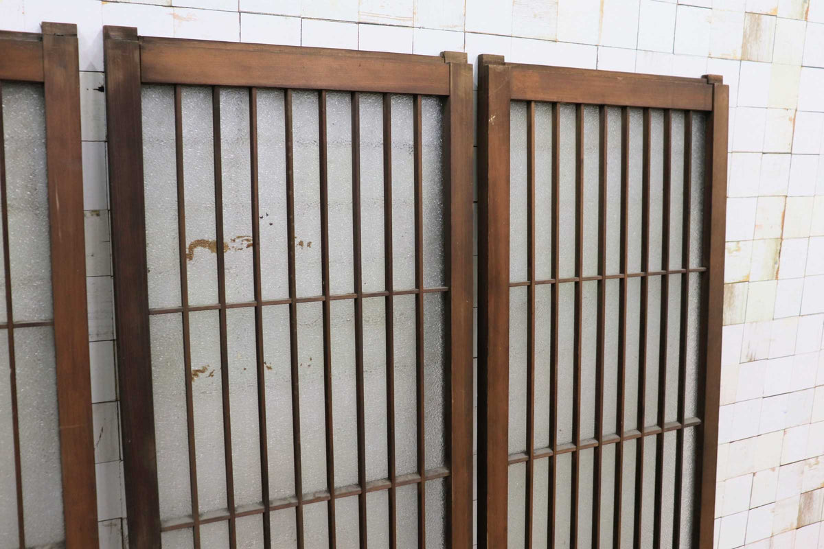 GMJS260D◯アンティーク 木製格子戸 縦格子戸 4枚セット 建具 引き戸 間仕切り ガラス戸 モールガラス 古民家 店舗什器 昭和レトロ