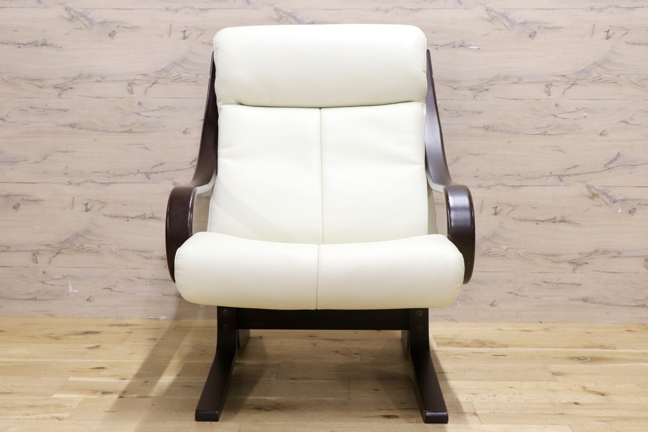 GMJK328A○冨士ファニチア / FUJI FURNITURE Agio アージオ 1人掛けソファ シングルソファ ラウンジチェア 木製 ホワイト レザー 国産家具