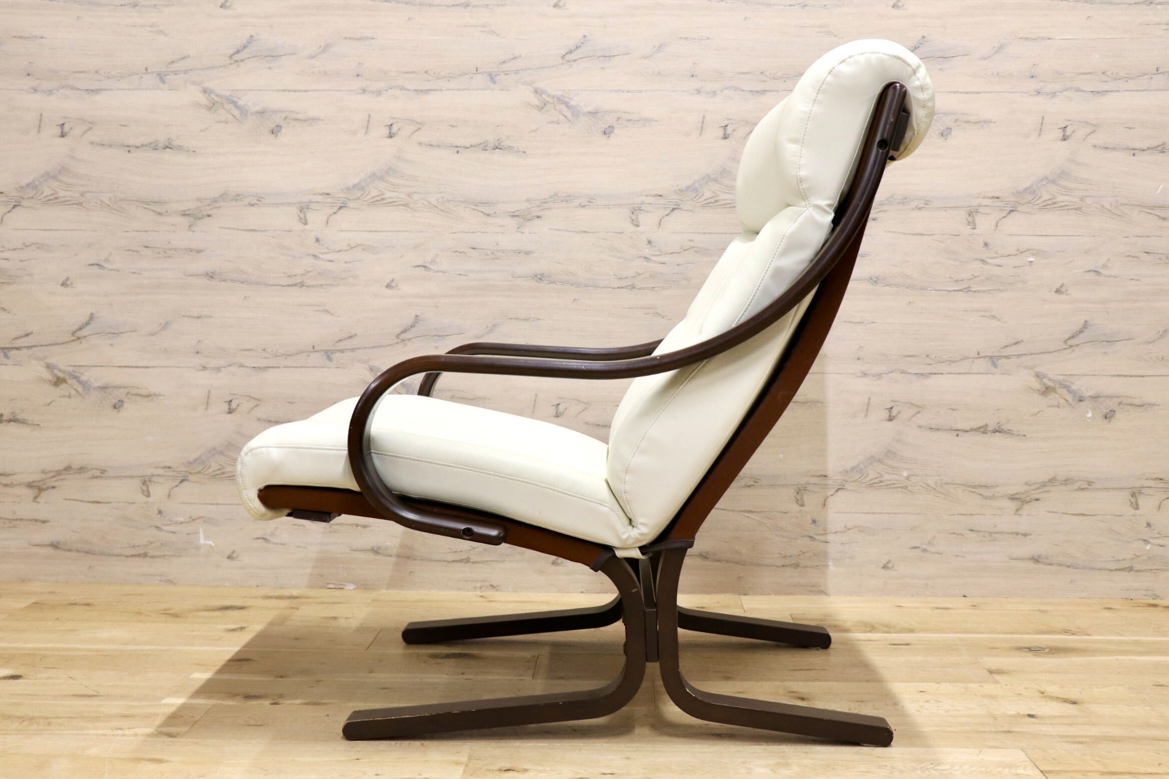 GMJK328A○冨士ファニチア / FUJI FURNITURE Agio アージオ 1人掛けソファ シングルソファ ラウンジチェア 木製 ホワイト レザー 国産家具
