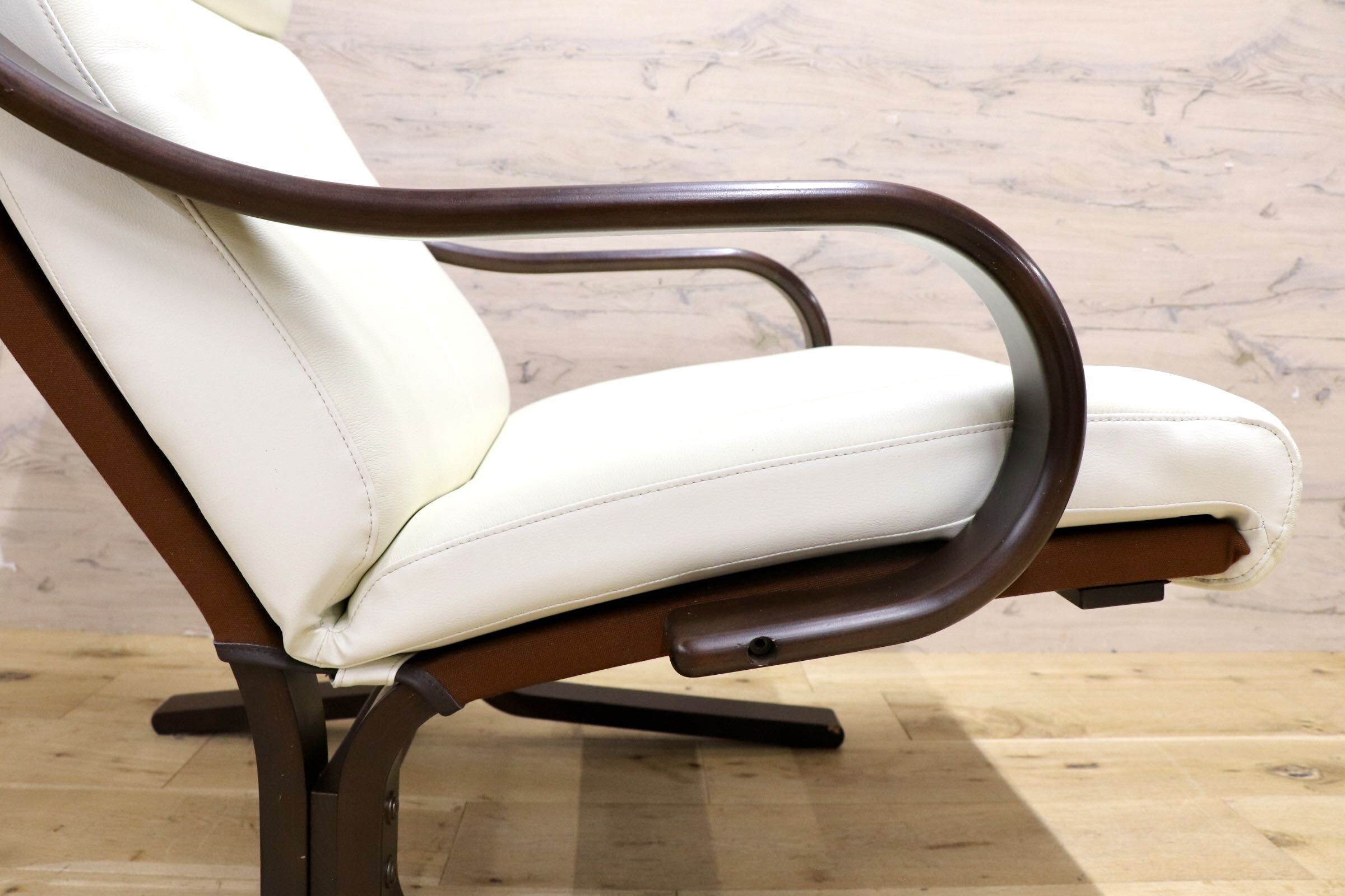 GMJK328A○冨士ファニチア / FUJI FURNITURE Agio アージオ 1人掛けソファ シングルソファ ラウンジチェア 木製 ホワイト レザー 国産家具