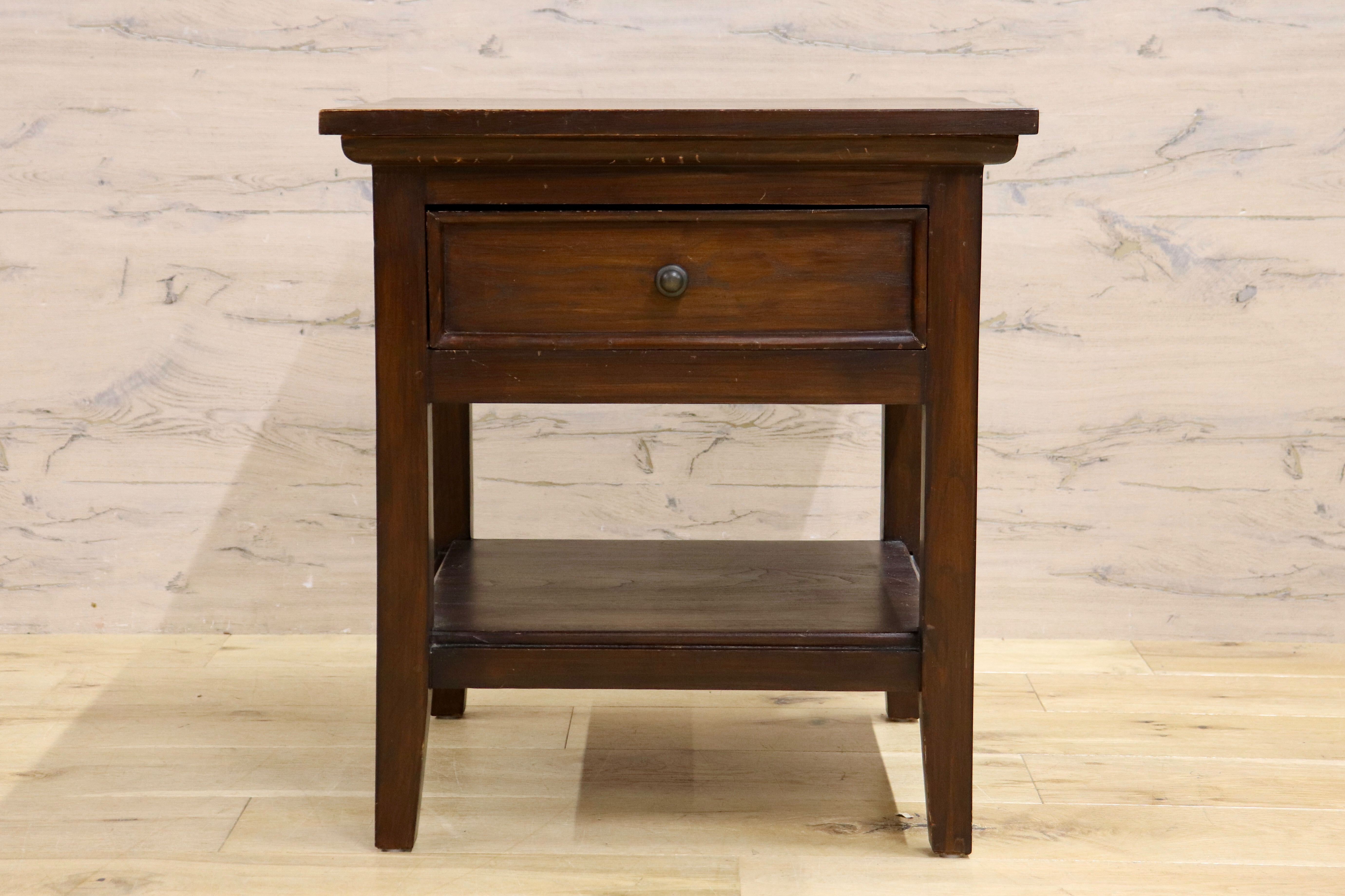 サイドテーブル