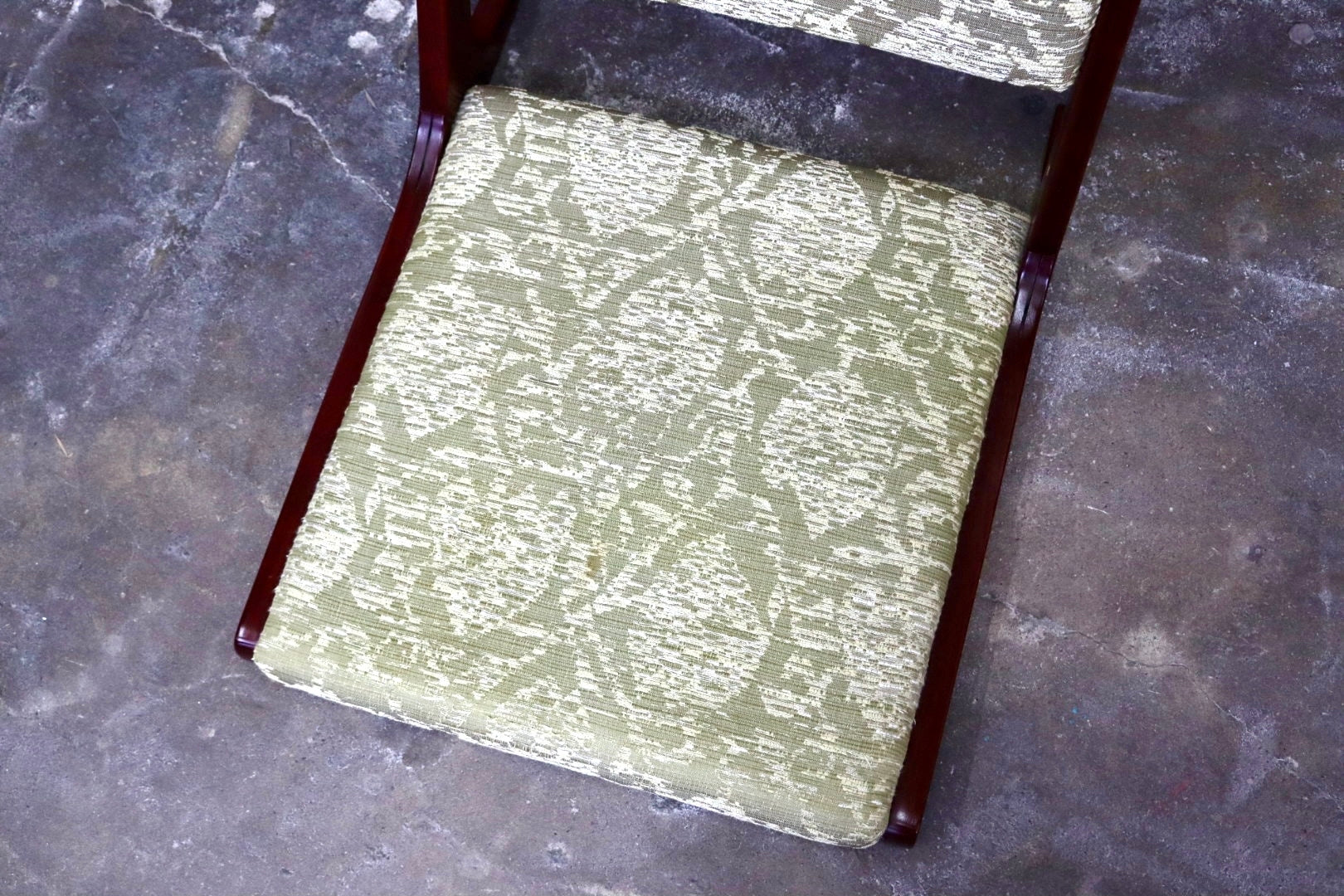 GMJK159○karimoku / カリモク 折りたたみ座椅子 木製 ファブリック 座敷 畳 オールドカリモク レトロ ヴィンテージ 国産家具