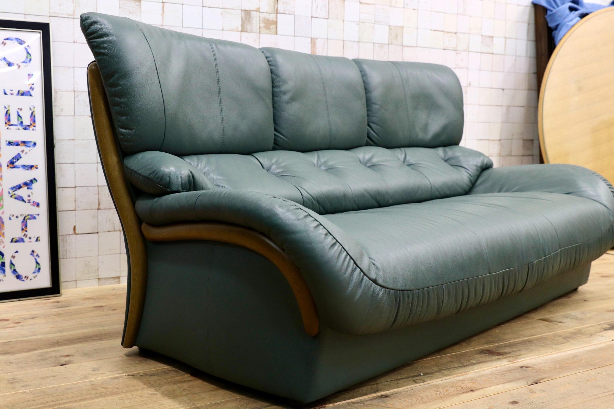 GMJK110○karimoku / カリモク ZW4703 3Pソファ 三人掛けソファ 本革 グリーン オーク材 国産家具 ハイバック 定価約36.7万円