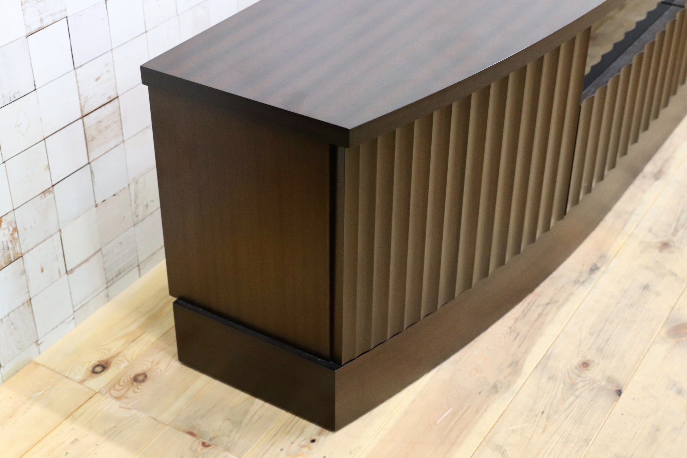 GMJK194○松岡家具製造 / 府中家具 アルク テレビボード AVボード サペリ材 ウェーブ扉 IDC OTSUKA 大塚家具取扱 国産家具 定価約55万