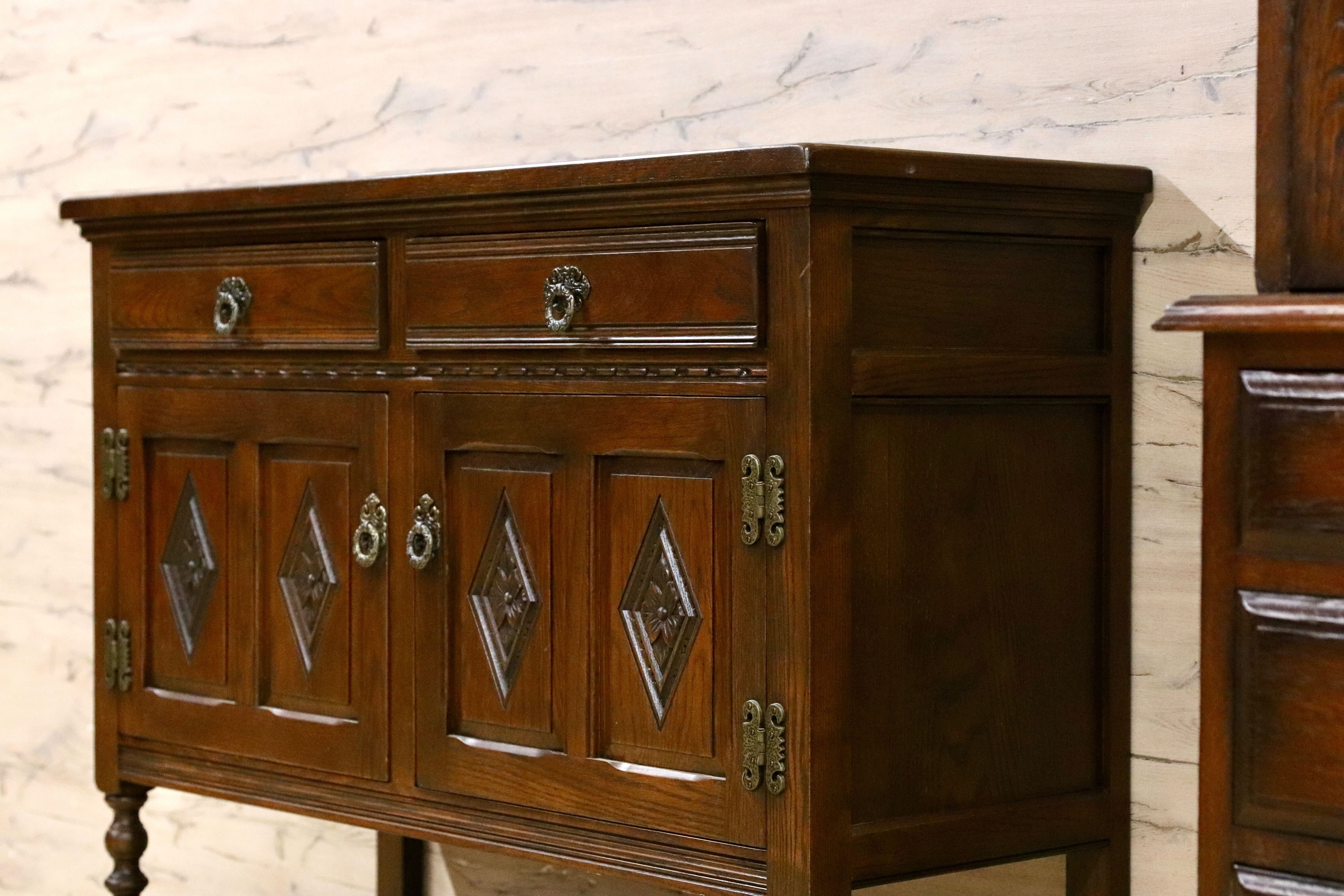 GMIK853○Old Charm / オールドチャーム 西洋 イギリス アンティーク サイドボード リビングボード キャビネット オーク材 ヴィンテージ