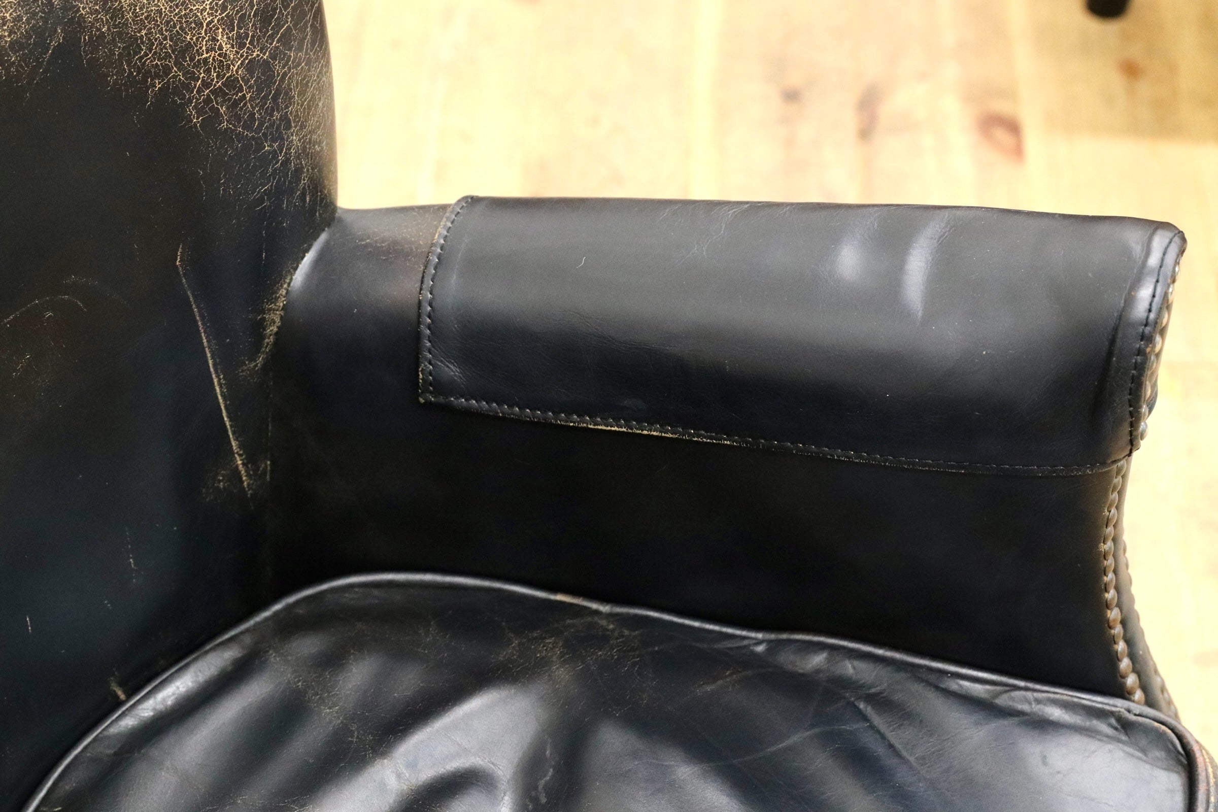 GMJK202D○HALO / ハロ PROFESSOR STYLE 本革 ラウンジチェア サロンチェア レザー キリムクッション 英国ヴィンテージ アスプルンド