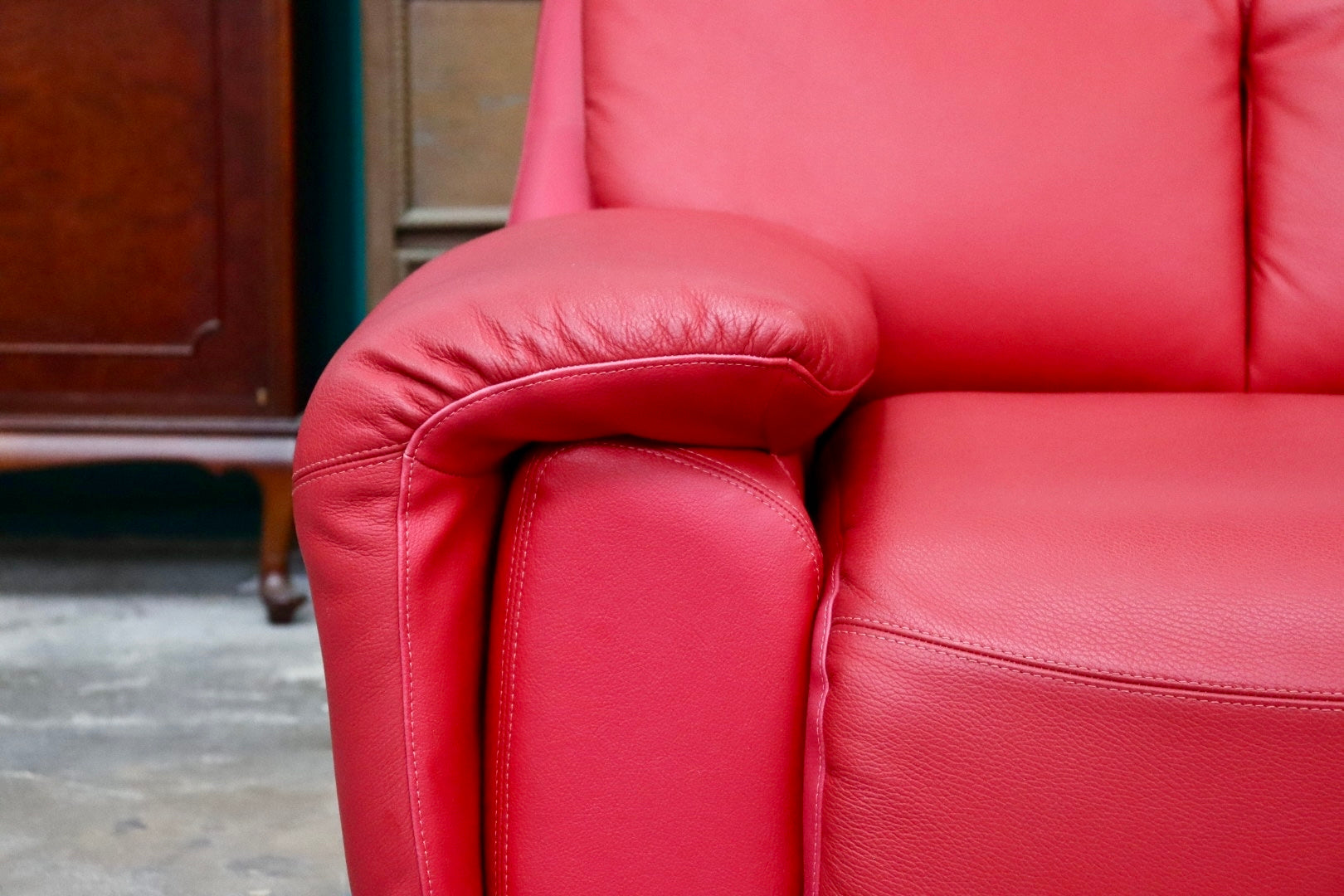 GMJK263B○FUJI FURNITURE / 冨士ファニチア L6760A 1人掛けソファ シングルソファ ラウンジチェア 本革 レッド 国産家具 美品