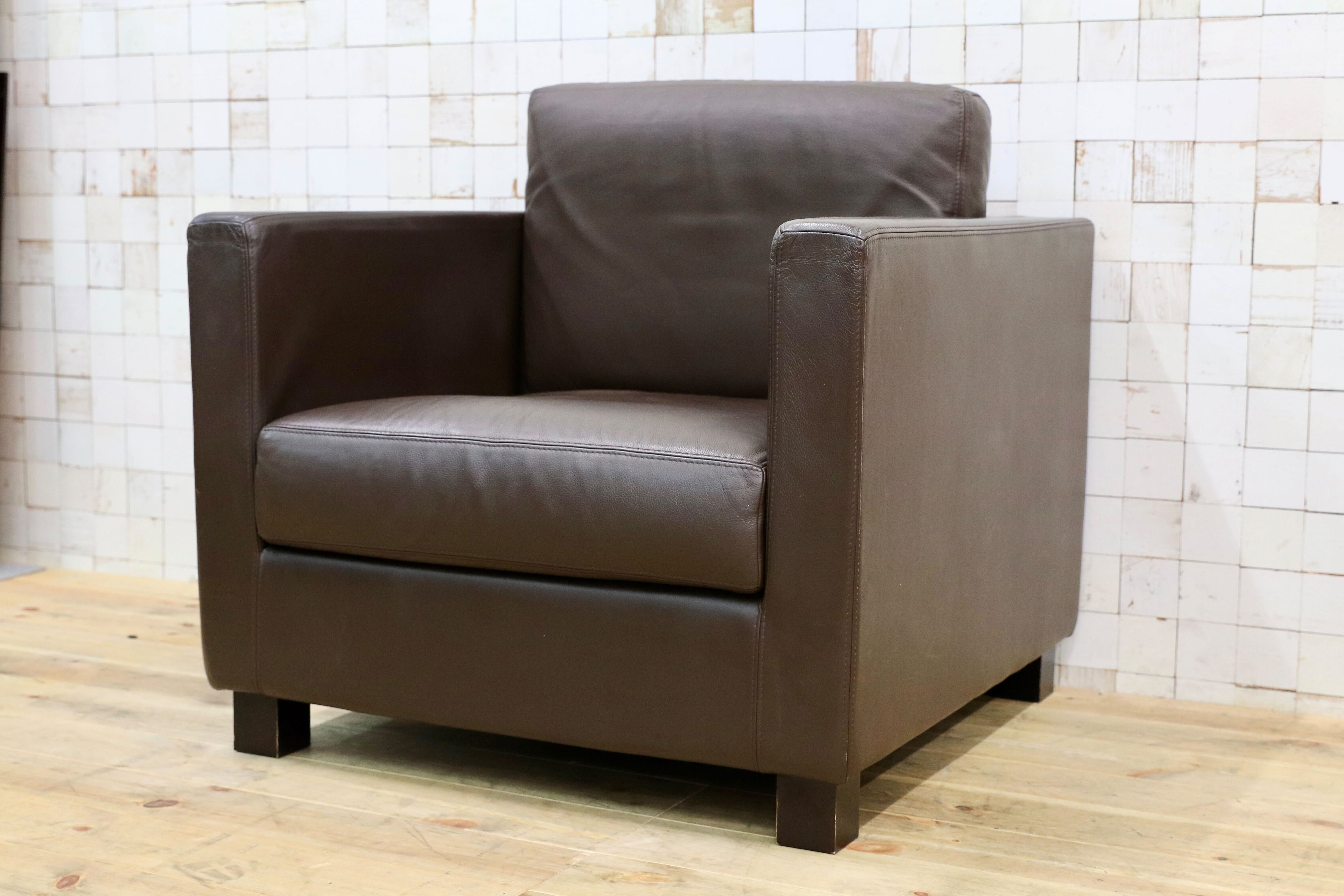 GMIK410○Cassina / カッシーナ CATHERINE MEMMI カトリーヌ・メミシングルソファ 1人掛けソファ Dブラウン 本革 参考価格39~48万