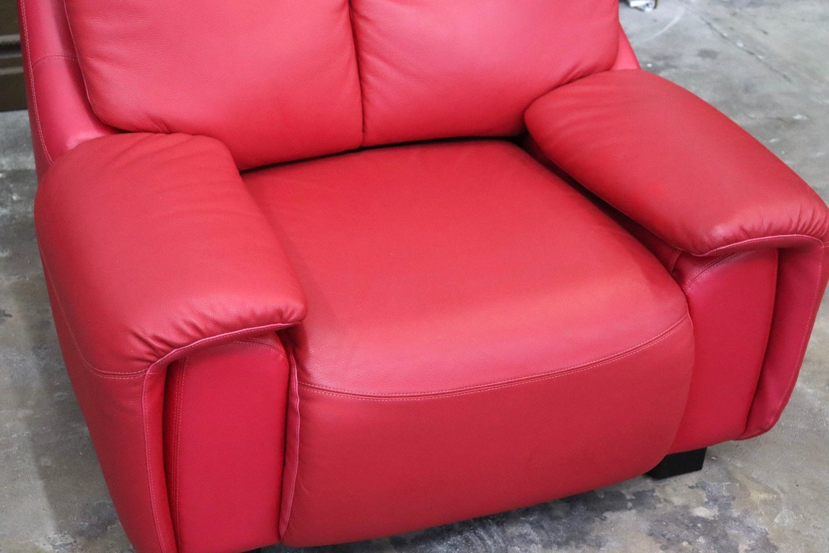 GMJK263C○FUJI FURNITURE / 冨士ファニチア L6760A 1人掛けソファ シングルソファ ラウンジチェア 本革 レッド 国産家具 美品