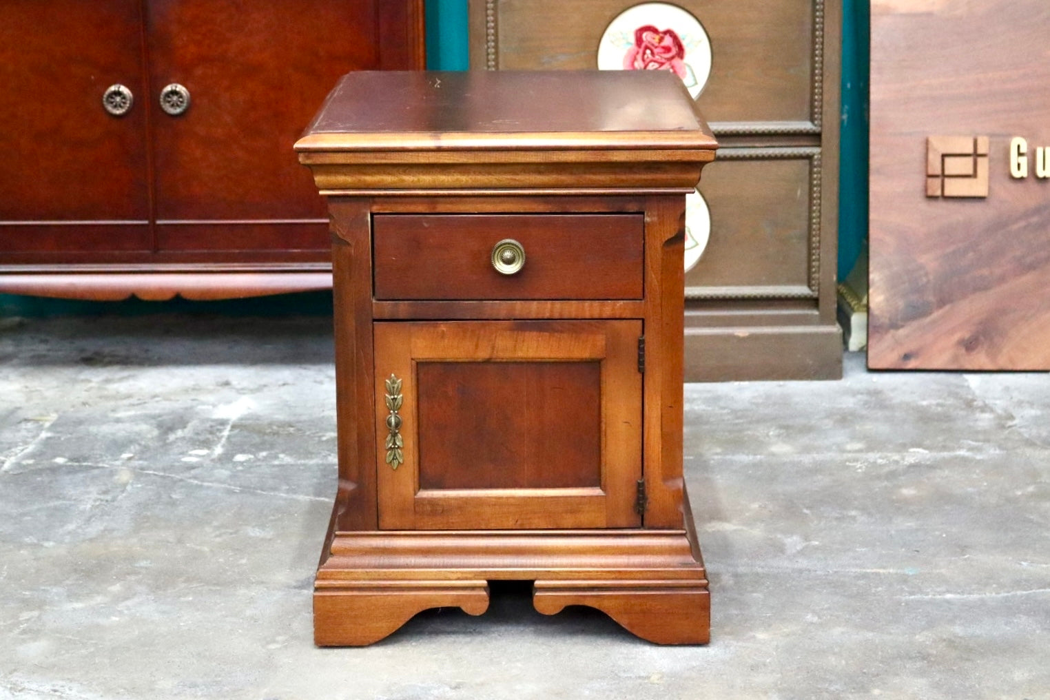 GMJH194B○ Broyhill / ブロイヒル Nightstand サイドテーブル 花台 電話台 キャビネット マガジンラック 木製 ヴィンテージ アメリカ製
