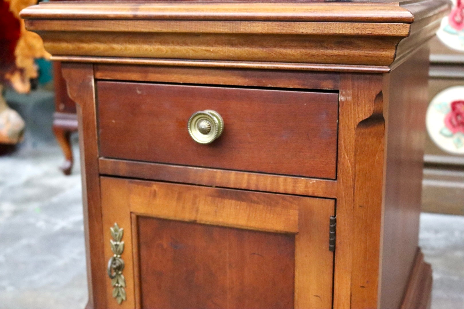 GMJH194B○ Broyhill / ブロイヒル Nightstand サイドテーブル 花台 電話台 キャビネット マガジンラック 木製 ヴィンテージ アメリカ製
