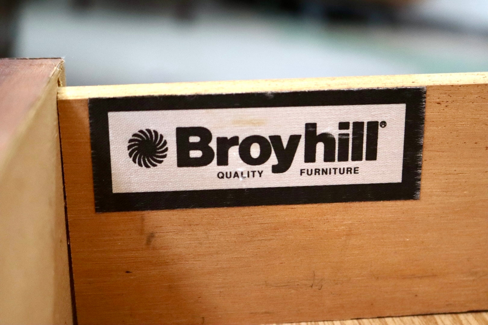 GMJH194B○ Broyhill / ブロイヒル Nightstand サイドテーブル 花台 電話台 キャビネット マガジンラック 木製 ヴィンテージ アメリカ製