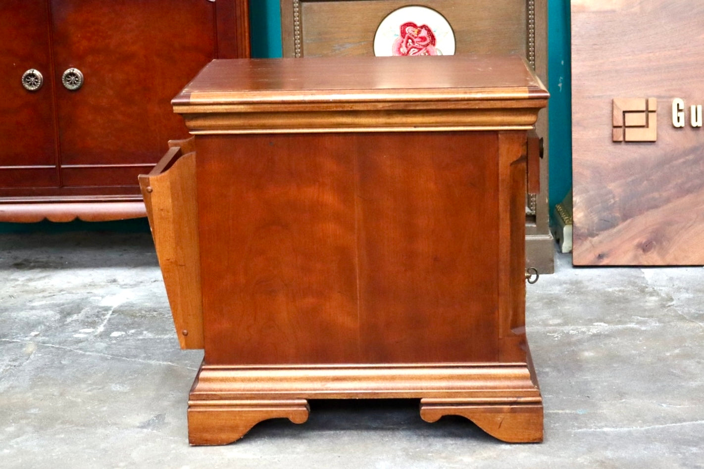 GMJH194B○ Broyhill / ブロイヒル Nightstand サイドテーブル 花台 電話台 キャビネット マガジンラック 木製 ヴィンテージ アメリカ製