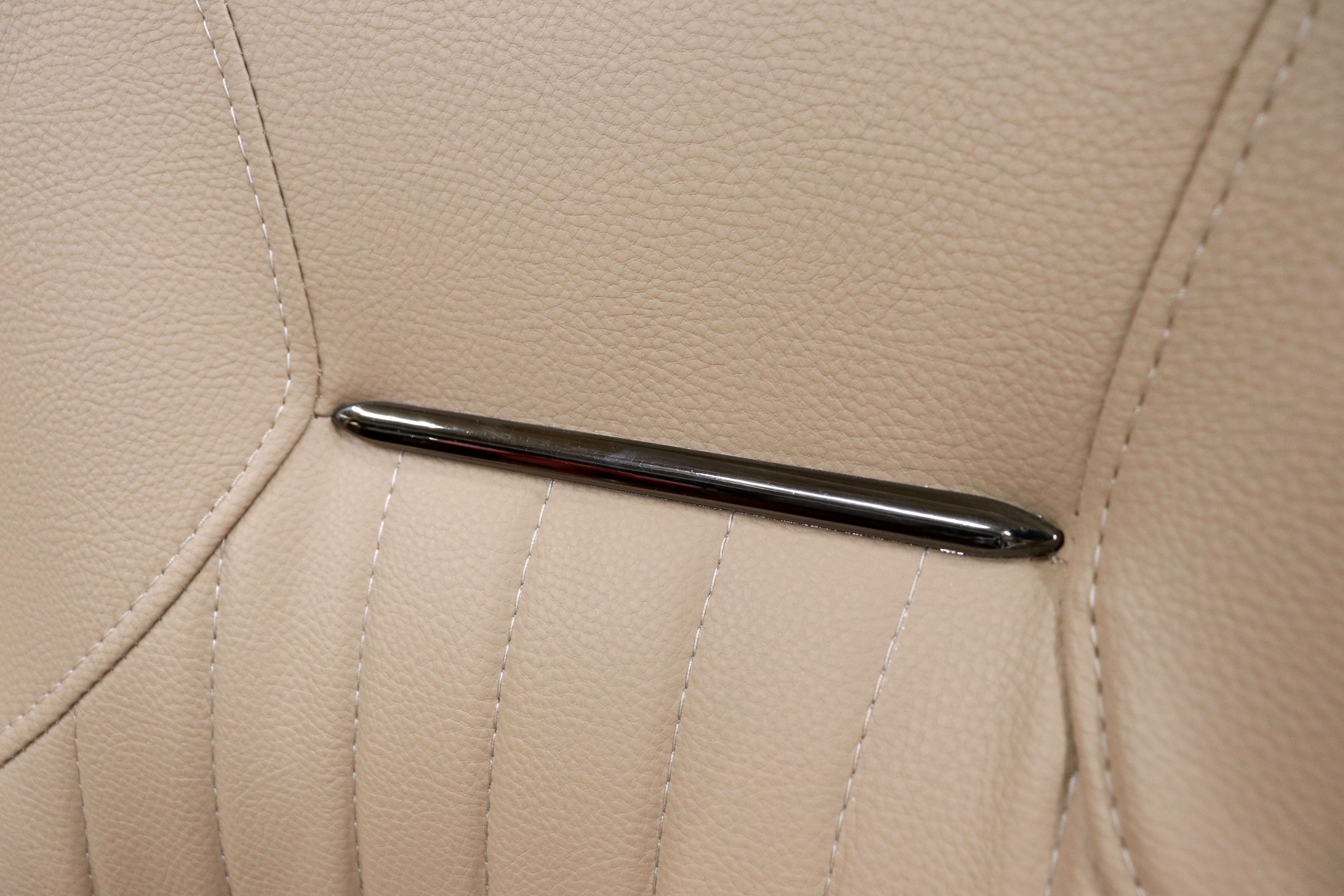 GMIS334A○モダン ダイニングチェア アームレスチェア 椅子 食卓椅子 本革 レザー シンプル スタイリッシュ 展示品