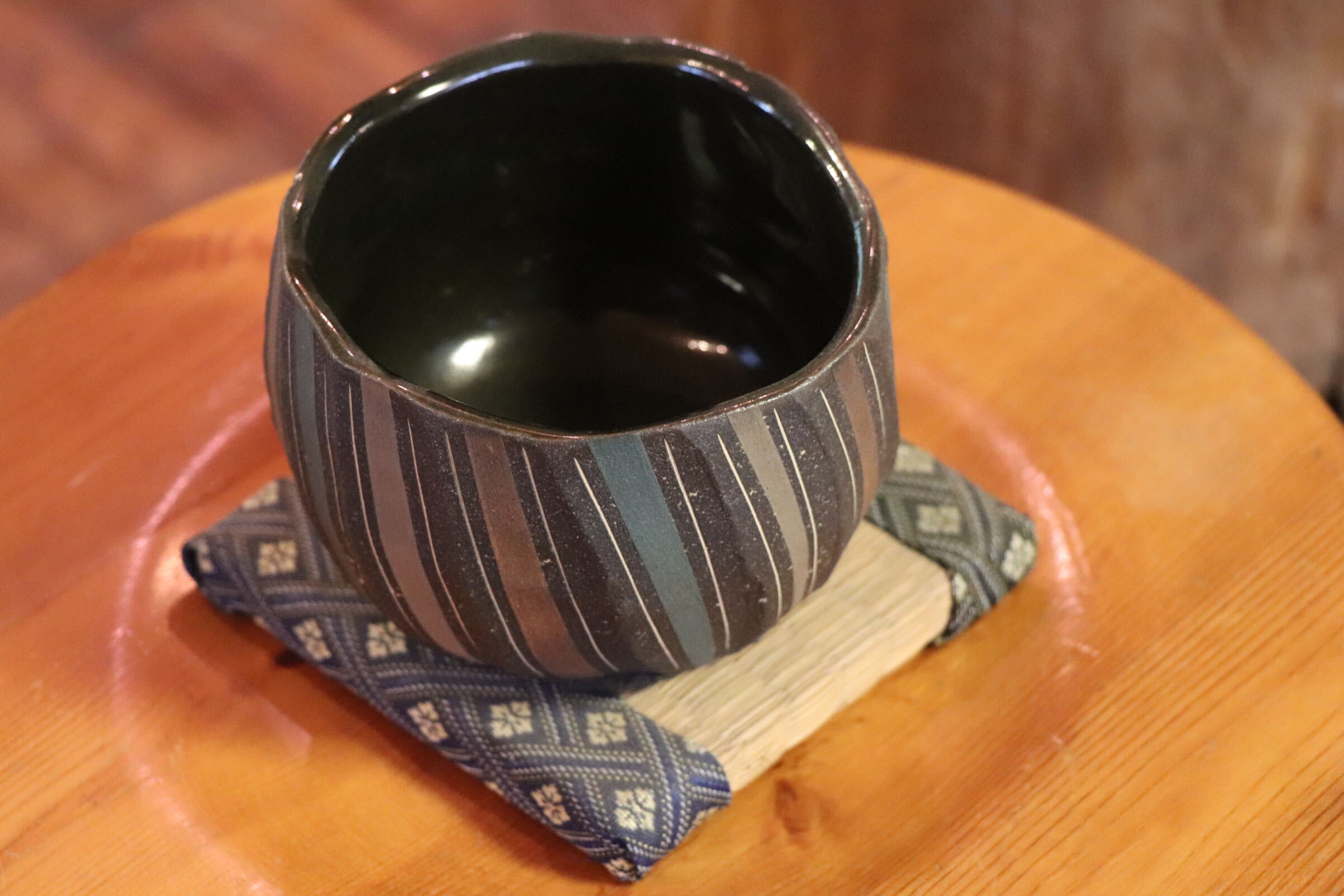 GMJI31◯市野悟窯 市野哲次 丹波焼 彩色線象嵌 抹茶碗 陶器 現代陶芸 丹波篠山 作家物