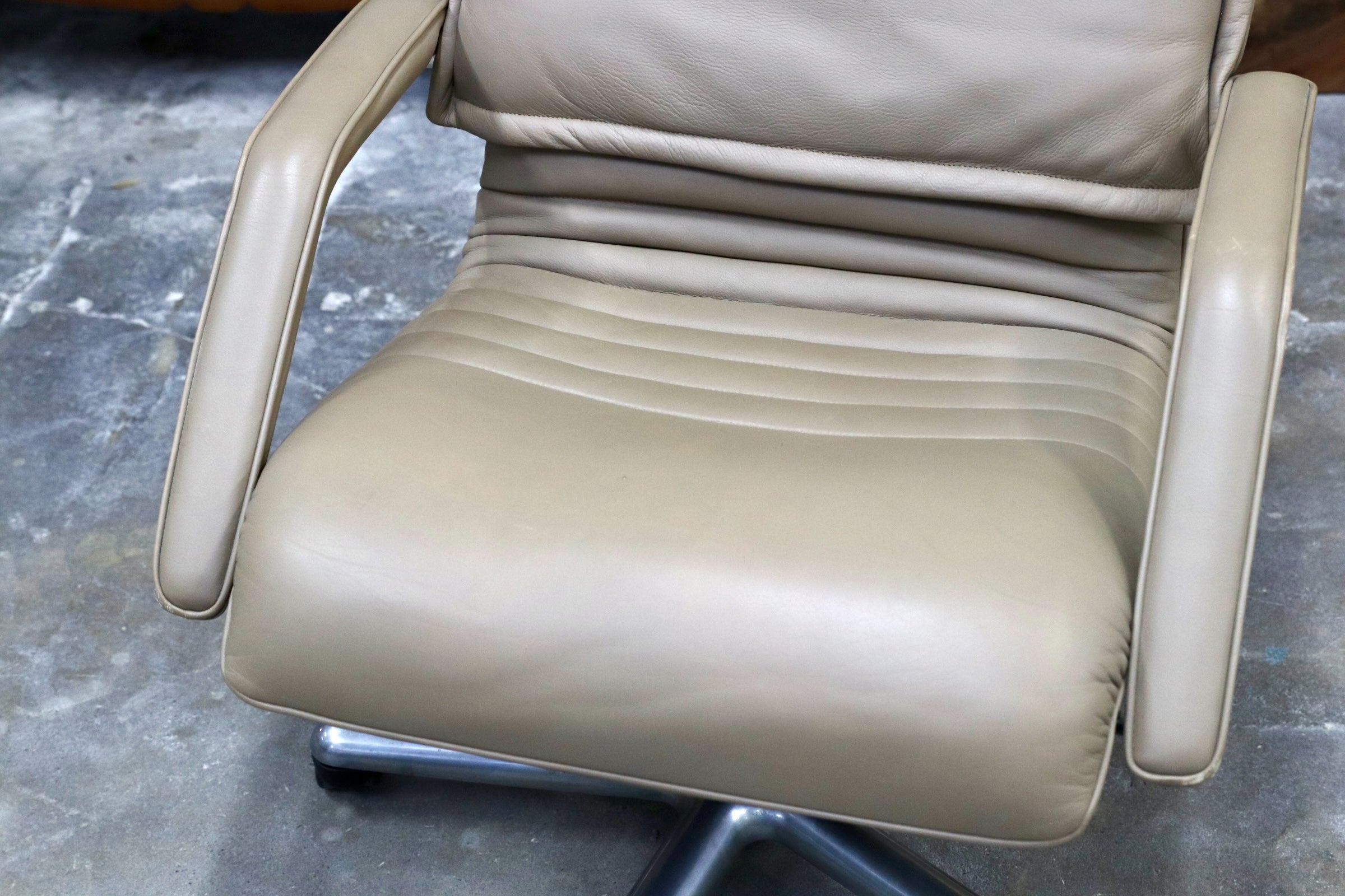 GMJH181〇de Sede / デセデ 総本革 エグゼクティブチェア デスクチェア ワークチェア スイス製 ヴィンテージ 80年代 約50万円 ※訳あり