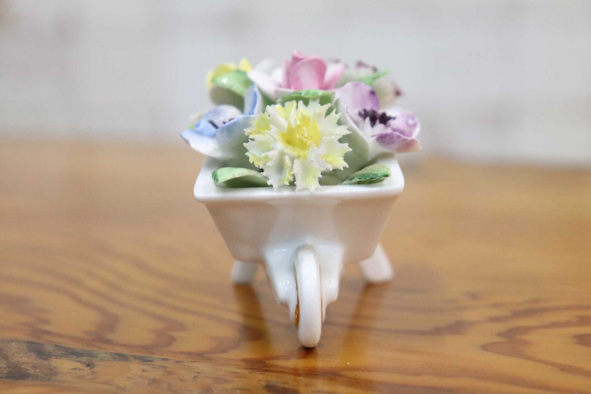 GMJO137K◯Royal Doulton / ロイヤルドルトン 陶花 手押し車 花車 置物 オブジェ 陶器 インテリア フラワー 英国 ヴィンテージ 美品
