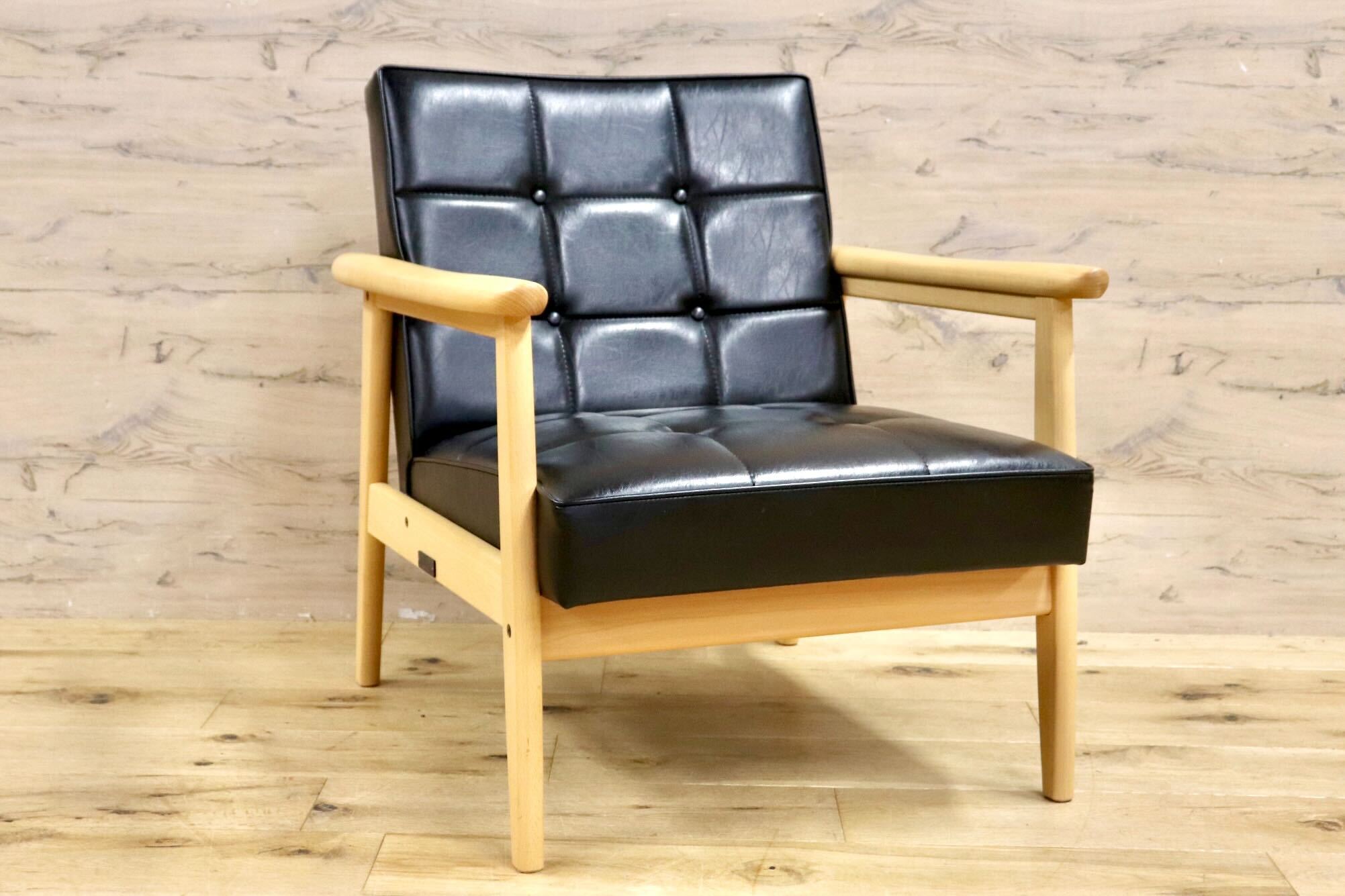 GMIK640B○カリモク60 Kチェア 1シーター スタンダードブラック 合成皮革 ラウンジチェア 肘掛け椅子 シングルソファ