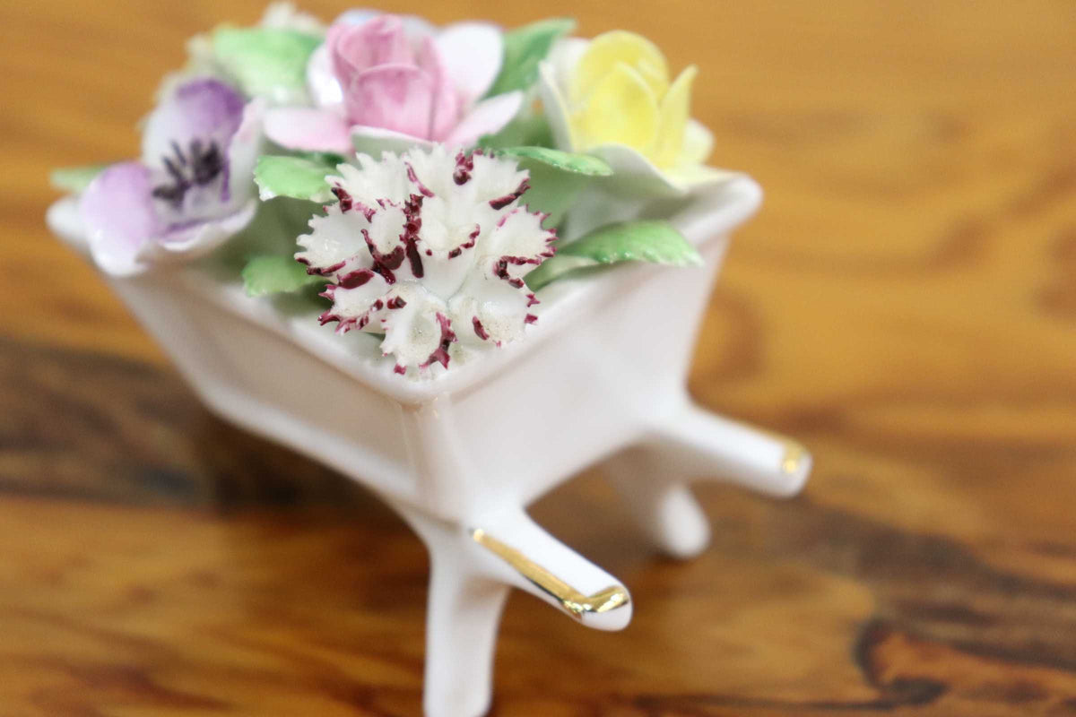 GMJO137K◯Royal Doulton / ロイヤルドルトン 陶花 手押し車 花車 置物 オブジェ 陶器 インテリア フラワー 英国 ヴィンテージ 美品