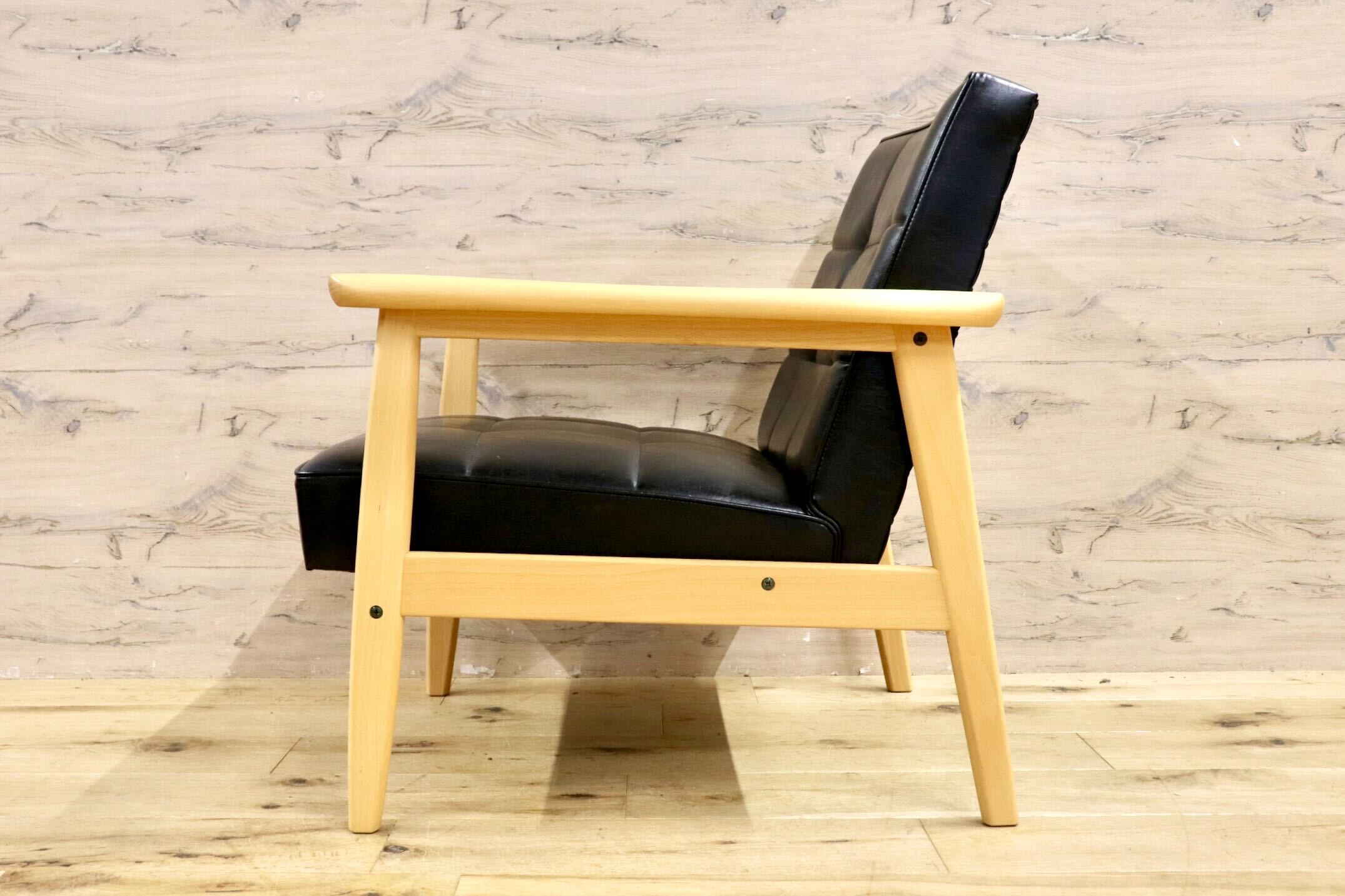 GMIK640B○カリモク60 Kチェア 1シーター スタンダードブラック 合成皮革 ラウンジチェア 肘掛け椅子 シングルソファ