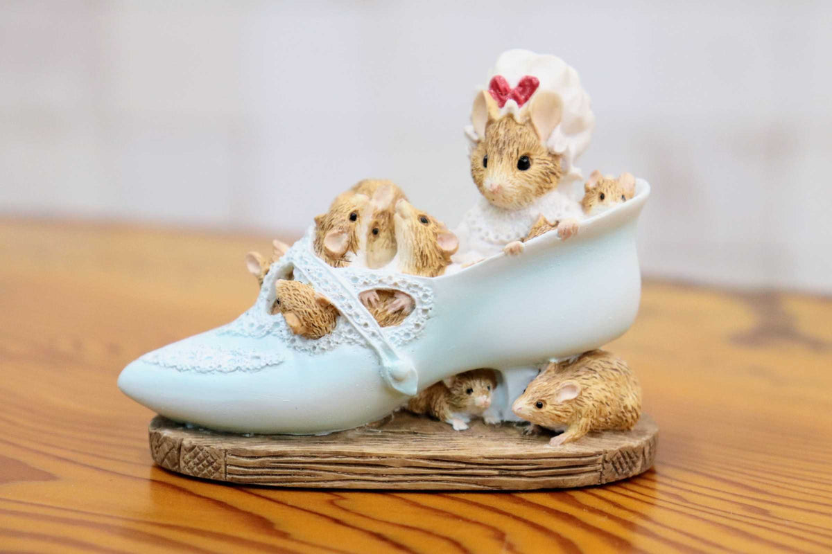GMJO137L◯ピーターラビット 靴の中にすんでいたおばあさん フィギュリン ネズミ 置物 オブジェ ミニチュア エネスコ 廃盤品 美品 希少