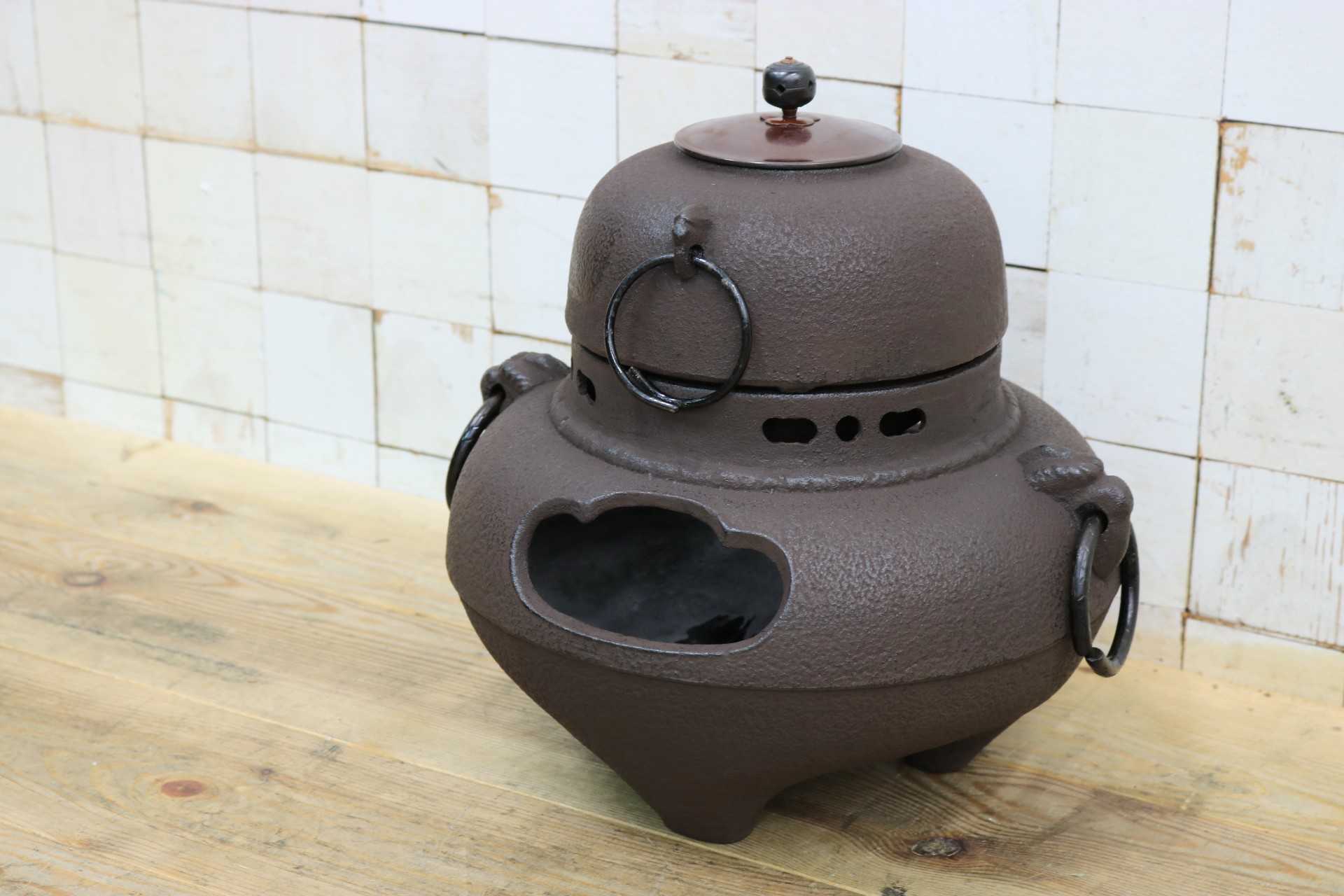 GMJK363A◯いち楽 鬼面風炉 茶釜 釜鐶付 風炉釜 茶道具 鉄器 鉄製 古道具 煎茶道具 茶道 風炉 鉄釜 時代物 伝統工芸