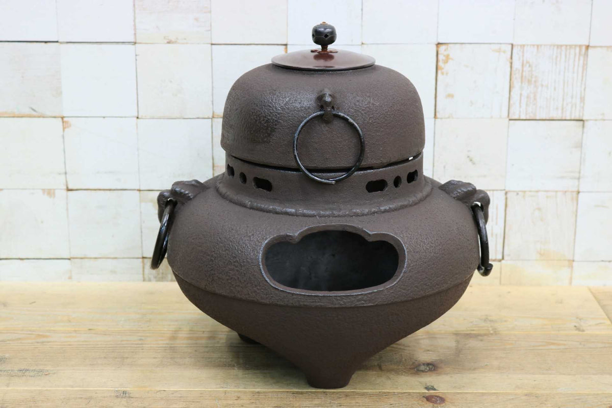 GMJK363A◯いち楽 鬼面風炉 茶釜 釜鐶付 風炉釜 茶道具 鉄器 鉄製 古道具 煎茶道具 茶道 風炉 鉄釜 時代物 伝統工芸