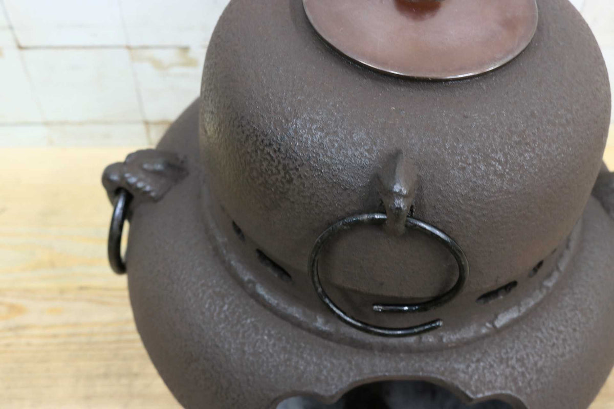 GMJK363A◯いち楽 鬼面風炉 茶釜 釜鐶付 風炉釜 茶道具 鉄器 鉄製 古道具 煎茶道具 茶道 風炉 鉄釜 時代物 伝統工芸