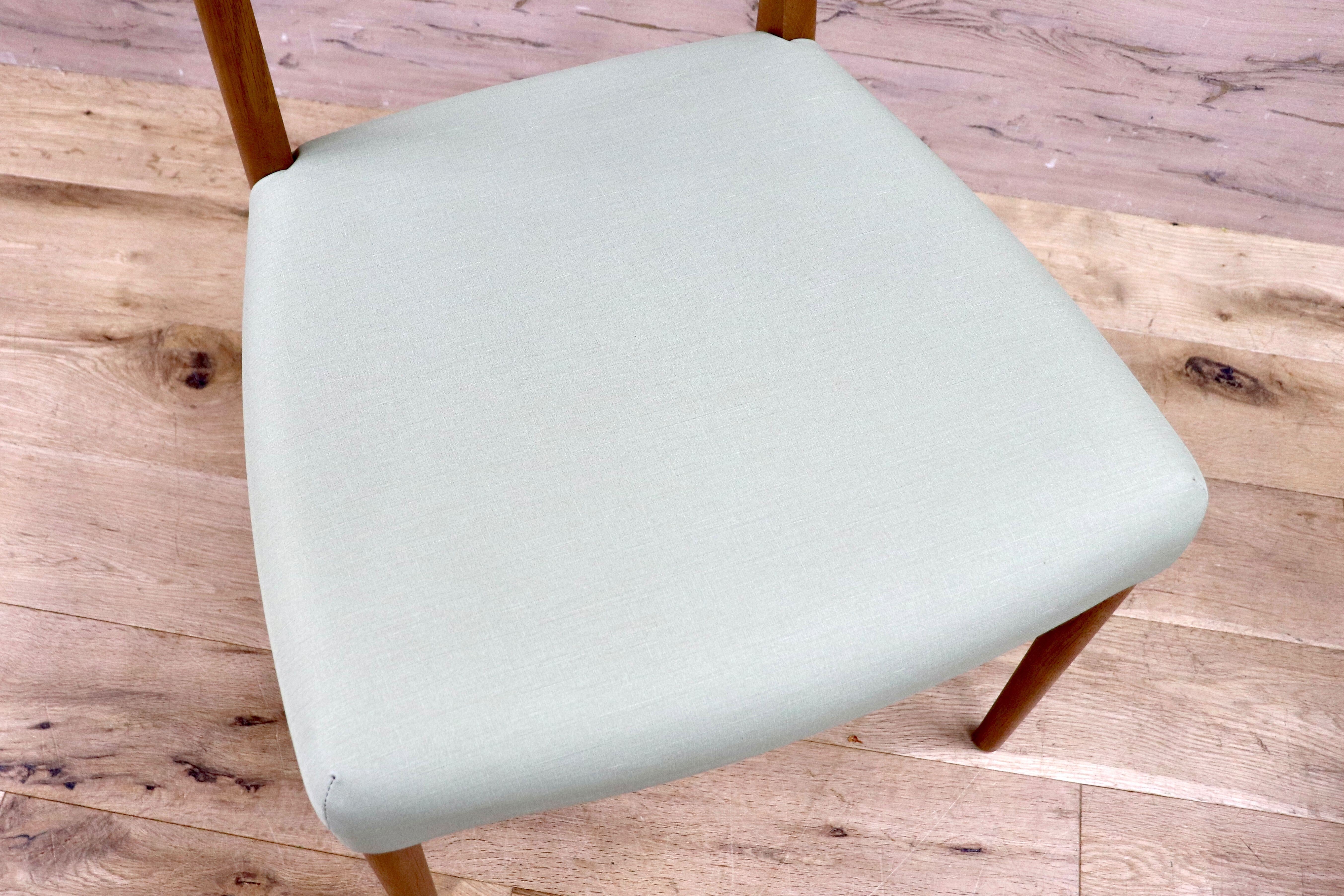 GMHK556B○karimoku / カリモク CT6115 ダイニングチェア 2脚セット アームレスチェア 椅子 シンプル モダン 国産家具 展示品