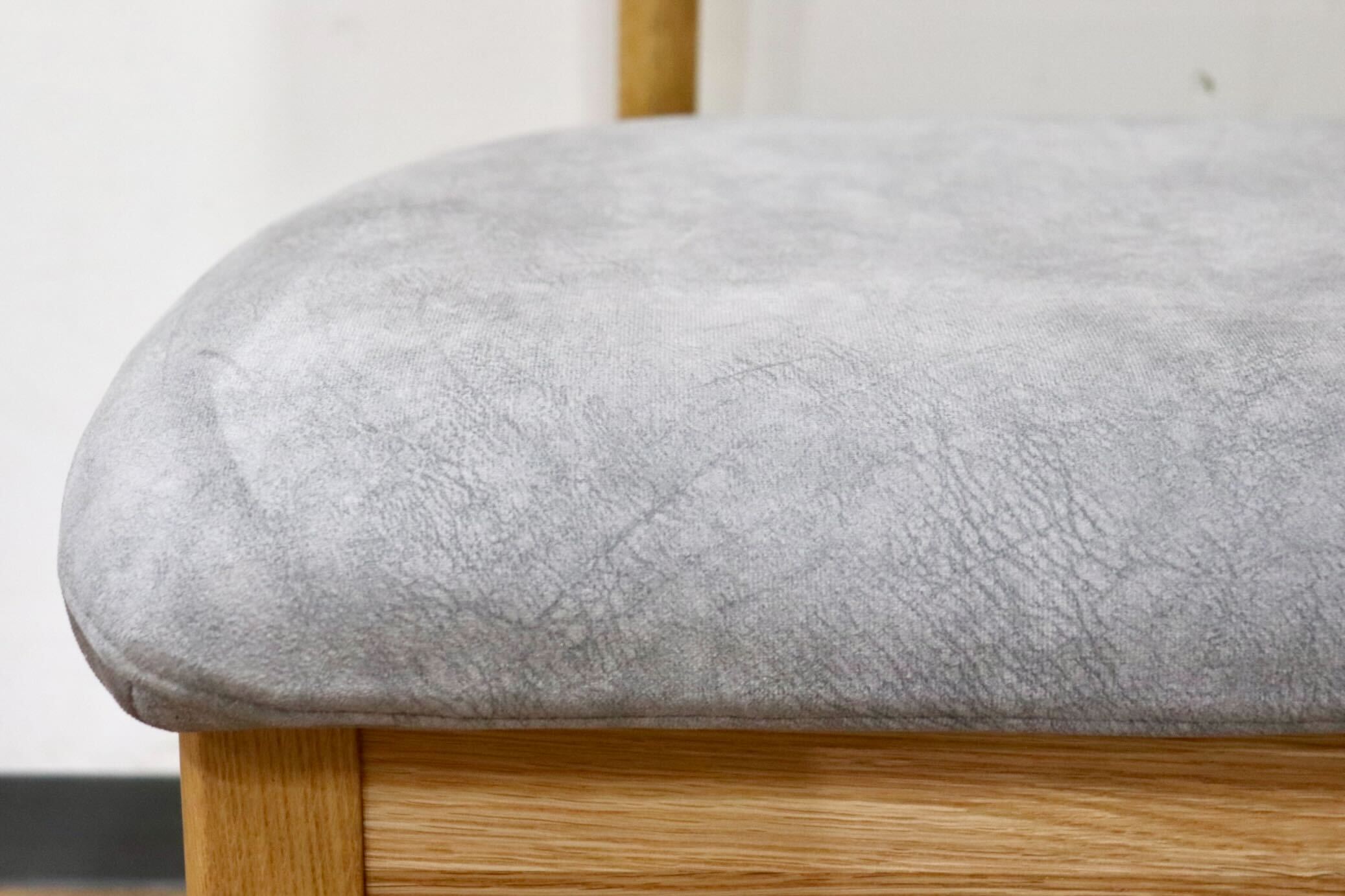 GMHK861C○イバタインテリア / ibata ダイニングベンチ 長椅子 食卓椅子 スエード調ファブリック 楢材 北欧スタイル 飛騨家具 展示品