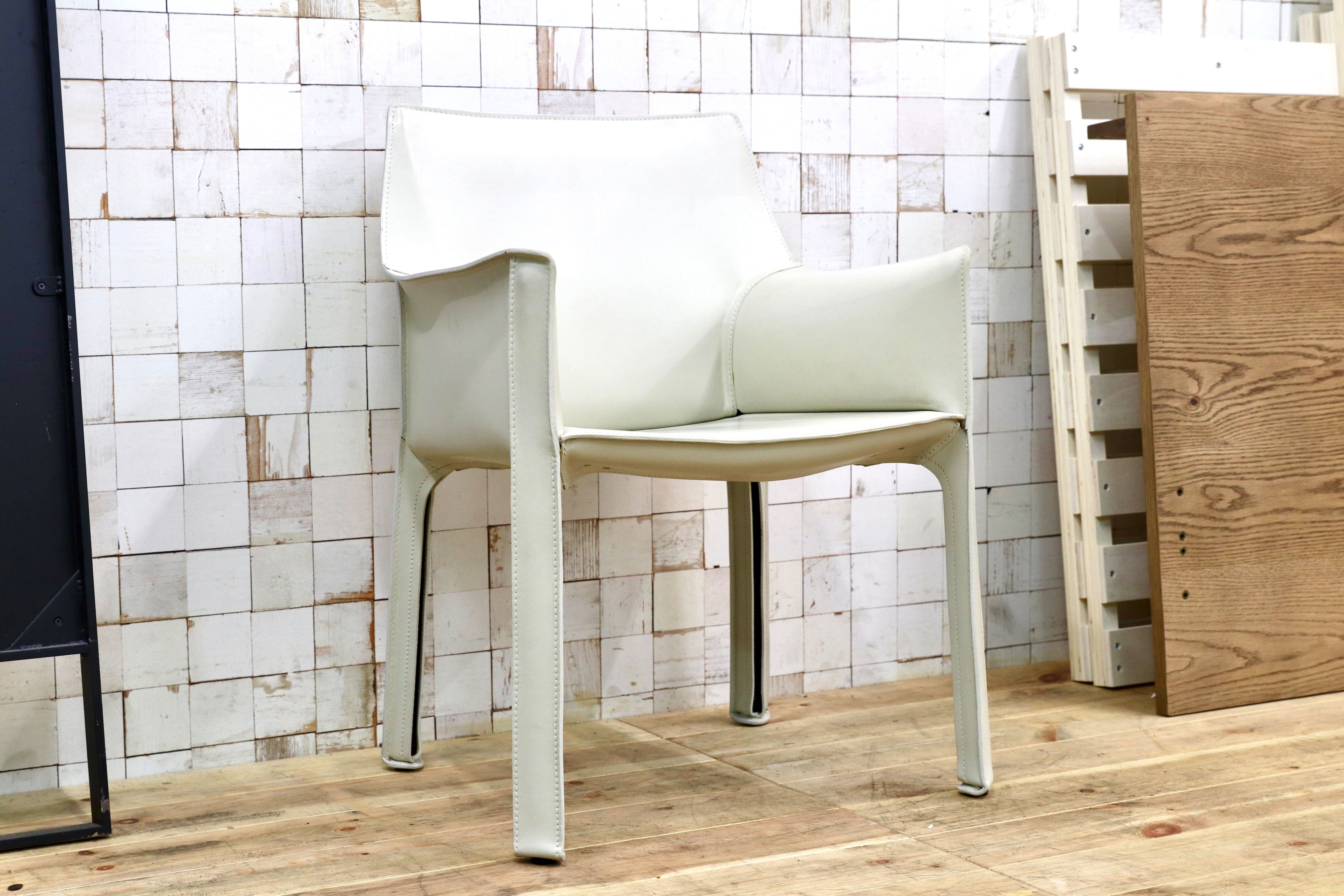 GMIO74A○Cassina / カッシーナ 413 CAB キャブアームチェア マリオ・ベリーニ 椅子 マットアイボリー レザー イタリアモダン 定価50.6万