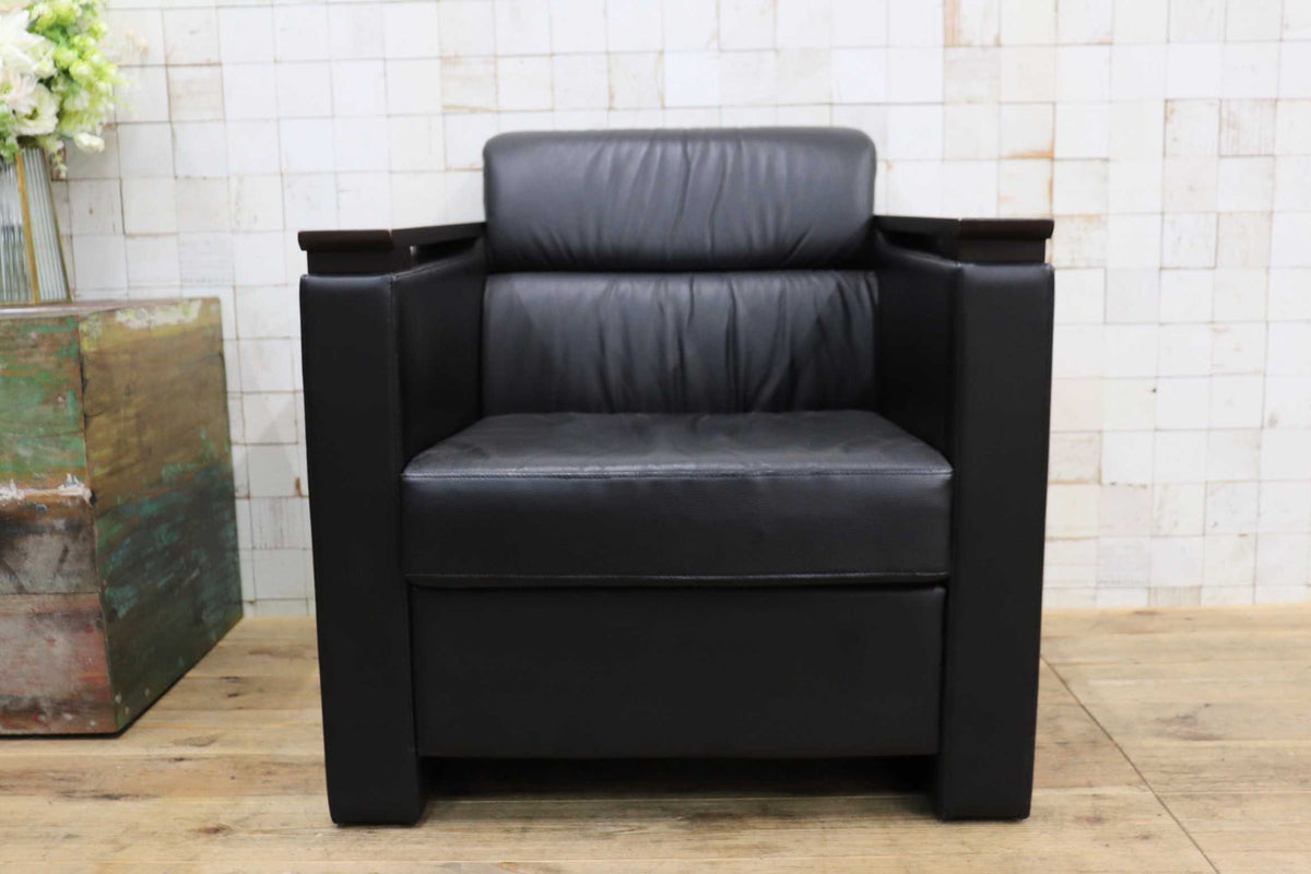 GMJH381D〇ITOKI / イトーキ 本革 1人掛けソファ シングルソファ ブラック 木製アームチェア 応接家具