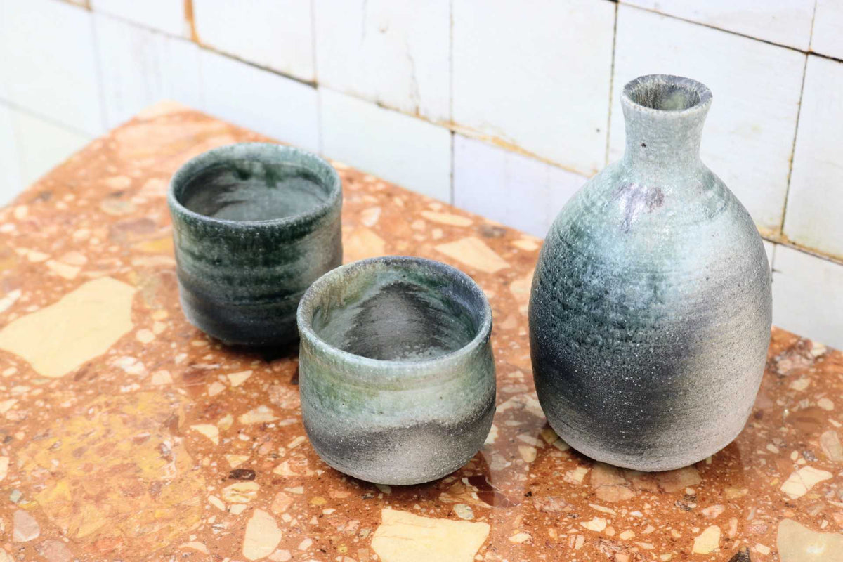 GMJS271B◯彩明付知窯 炭化灰釉 酒器 鈴木明 酒器セット 徳利 ぐい呑 陶器 酒盃 共箱 作家物