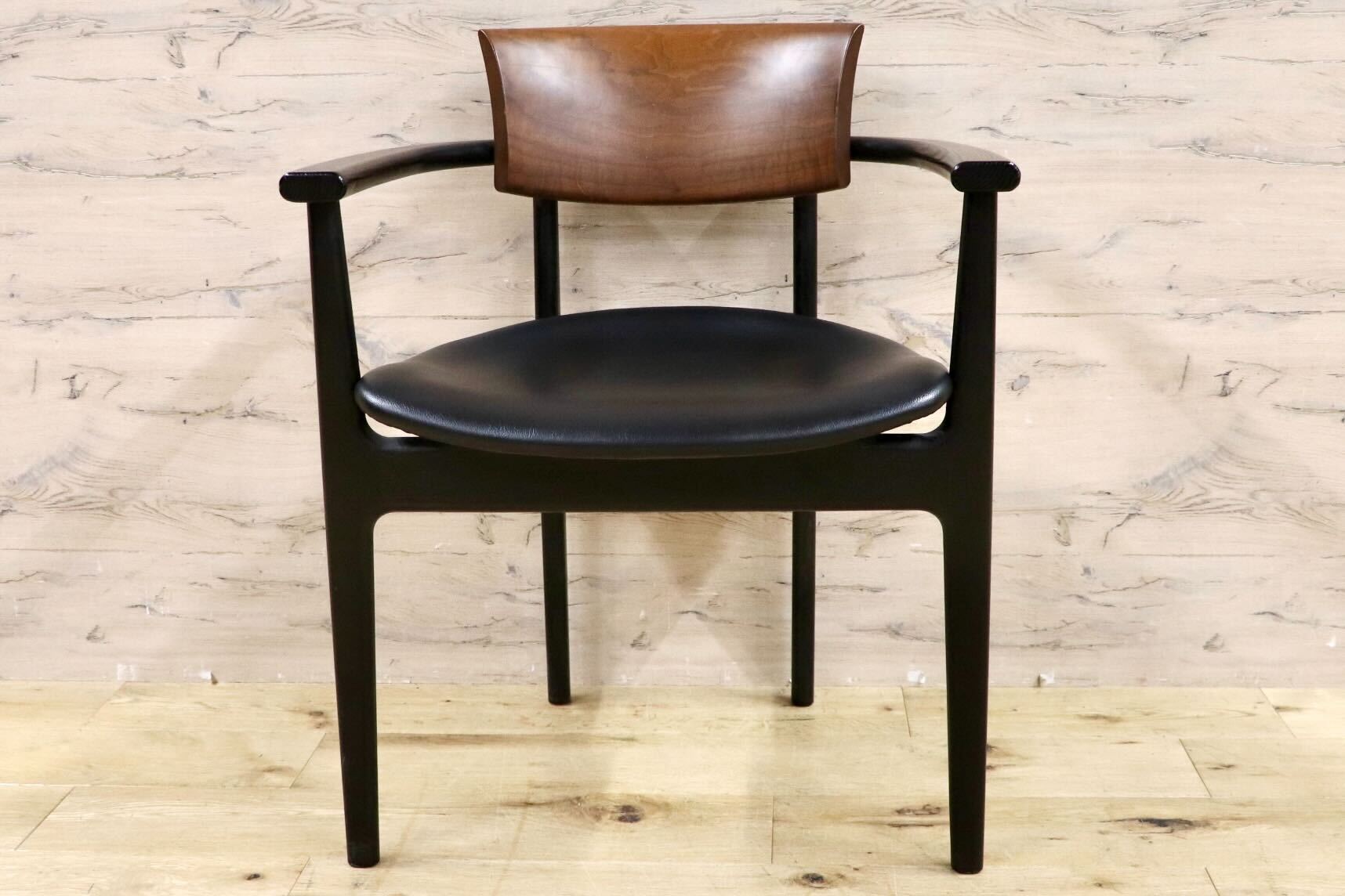 GMHS531D○KASHIWA / カシワ ダイニングチェア 椅子 アームチェア CHIC シック 合皮 ウォールナット オーク 合皮 飛騨家具 約12.8万