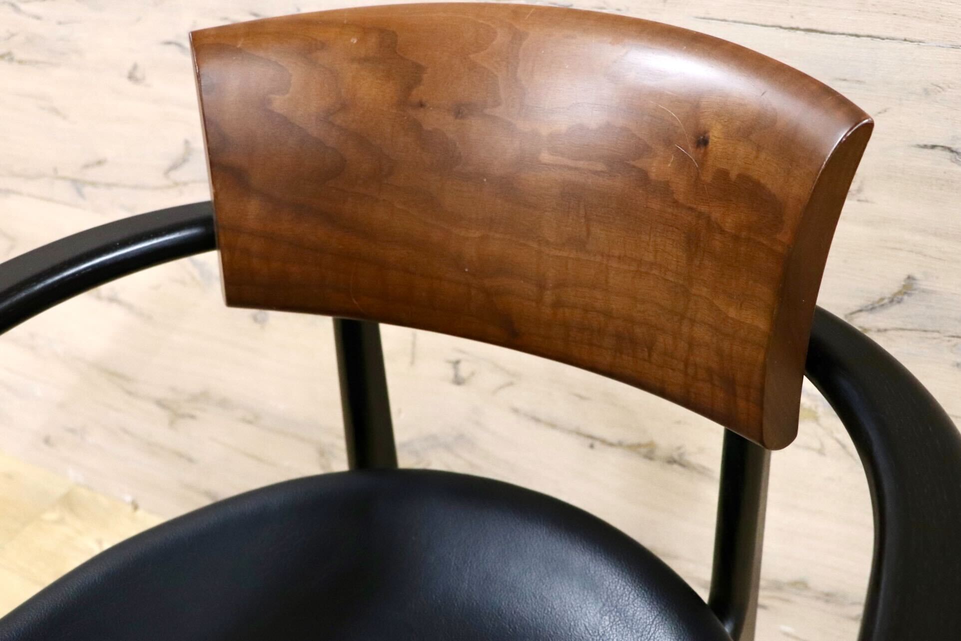 GMHS531D○KASHIWA / カシワ ダイニングチェア 椅子 アームチェア CHIC シック 合皮 ウォールナット オーク 合皮 飛騨家具 約12.8万