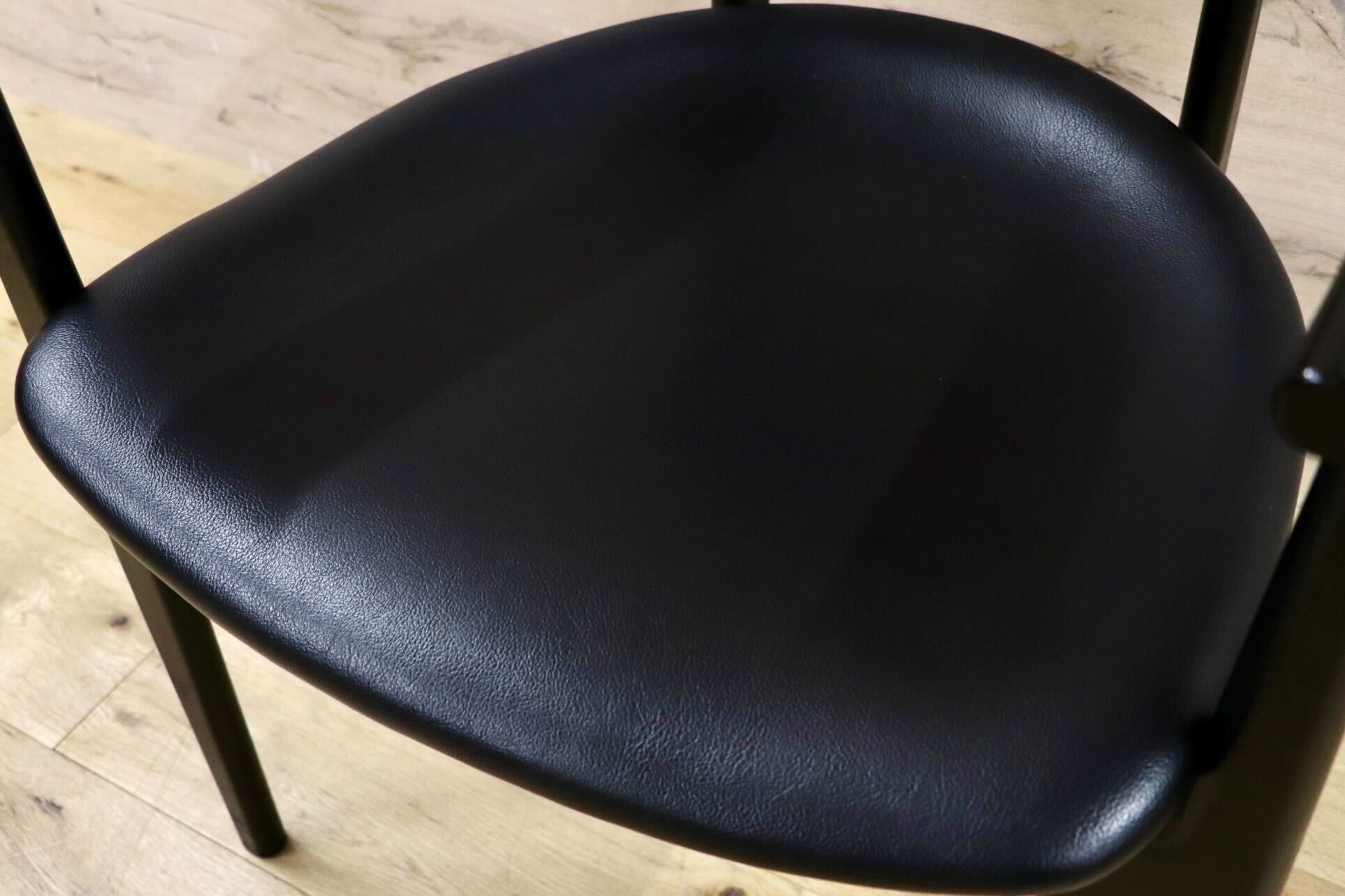GMHS531D○KASHIWA / カシワ ダイニングチェア 椅子 アームチェア CHIC シック 合皮 ウォールナット オーク 合皮 飛騨家具 約12.8万