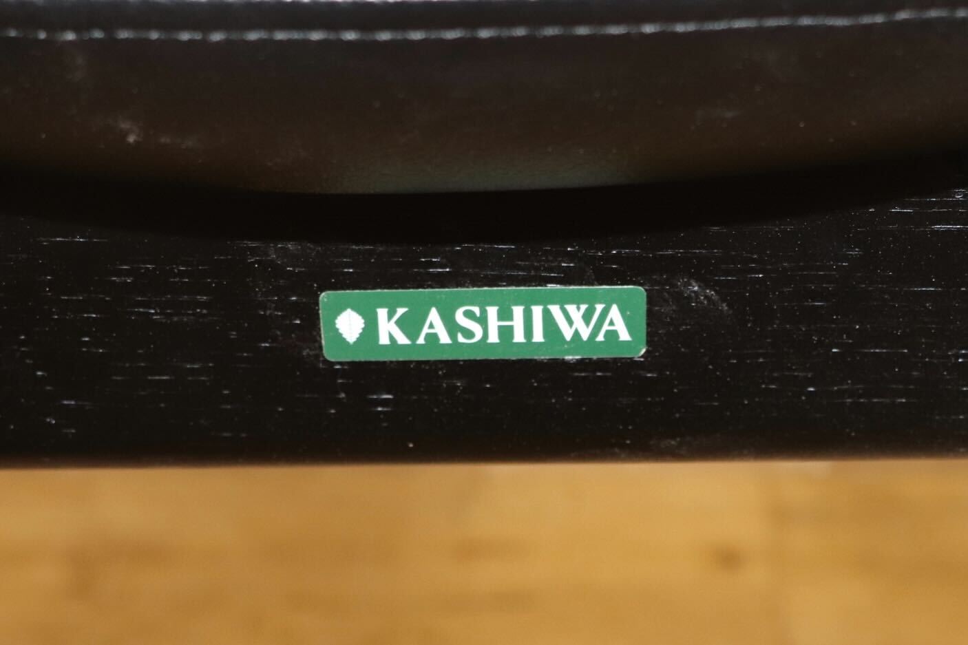 GMHS531D○KASHIWA / カシワ ダイニングチェア 椅子 アームチェア CHIC シック 合皮 ウォールナット オーク 合皮 飛騨家具 約12.8万