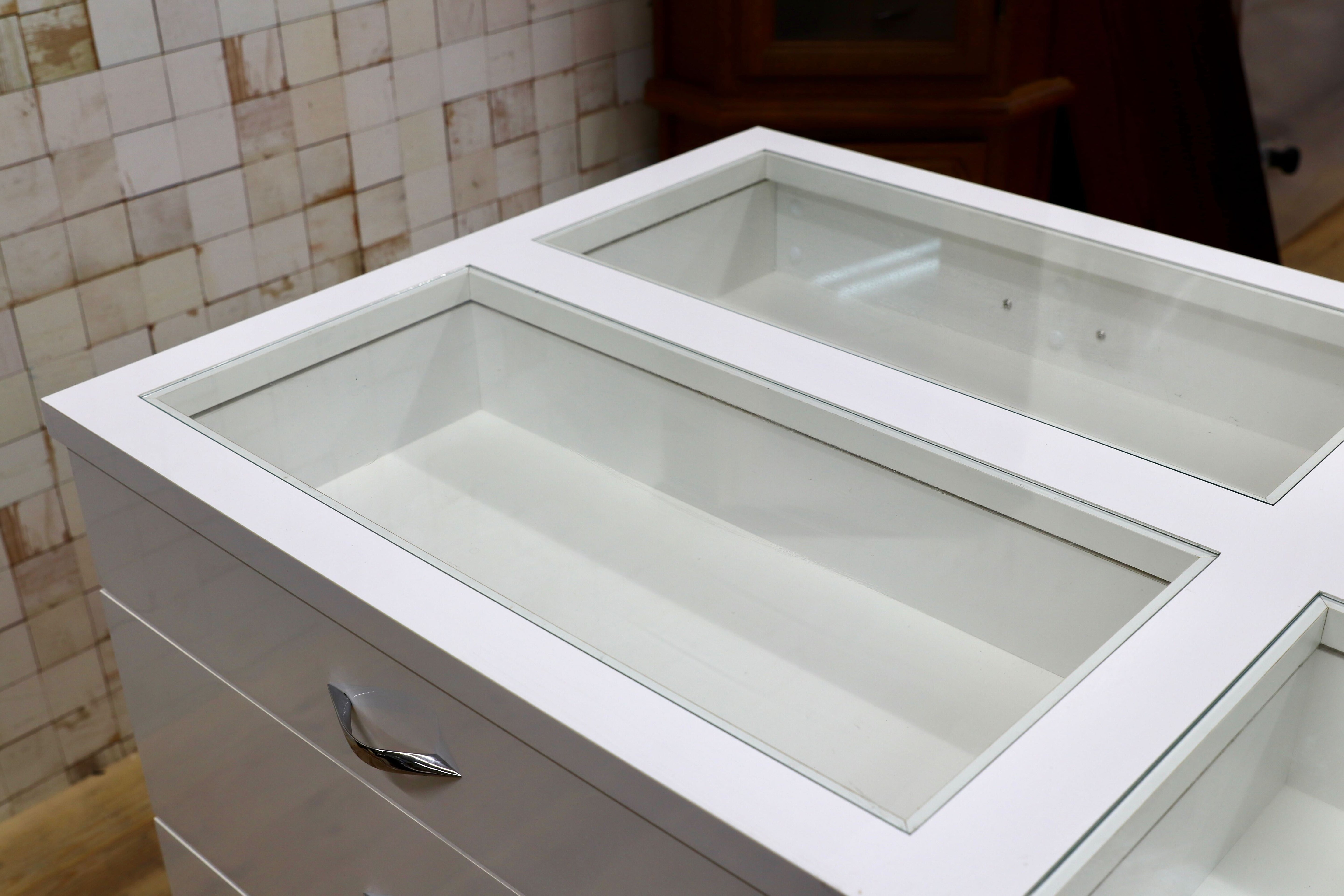 GMIK821○コレクションコース 店舗什器 ショーケース ホワイト ラグジュアリー モダン 約30万